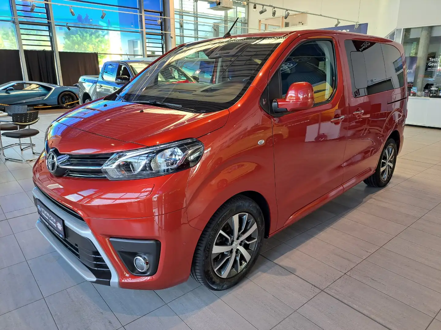 Toyota Proace Verso 2.0-4D Compact Team Navi SHZ RFK HUD Orange - 2