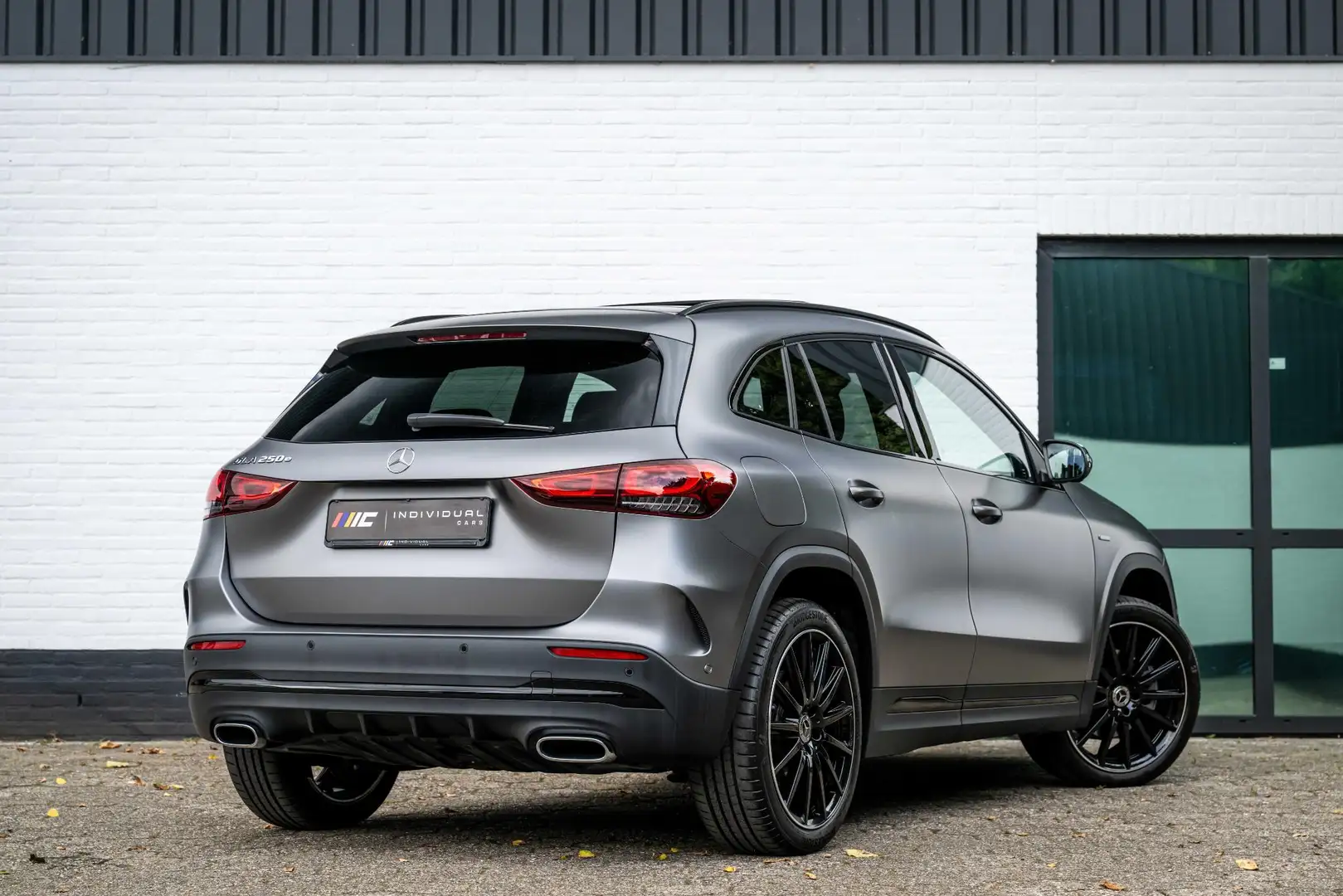 Mercedes-Benz GLA 250 e AMG Carbon Distronic Burmester Memory Magno Grijs - 2