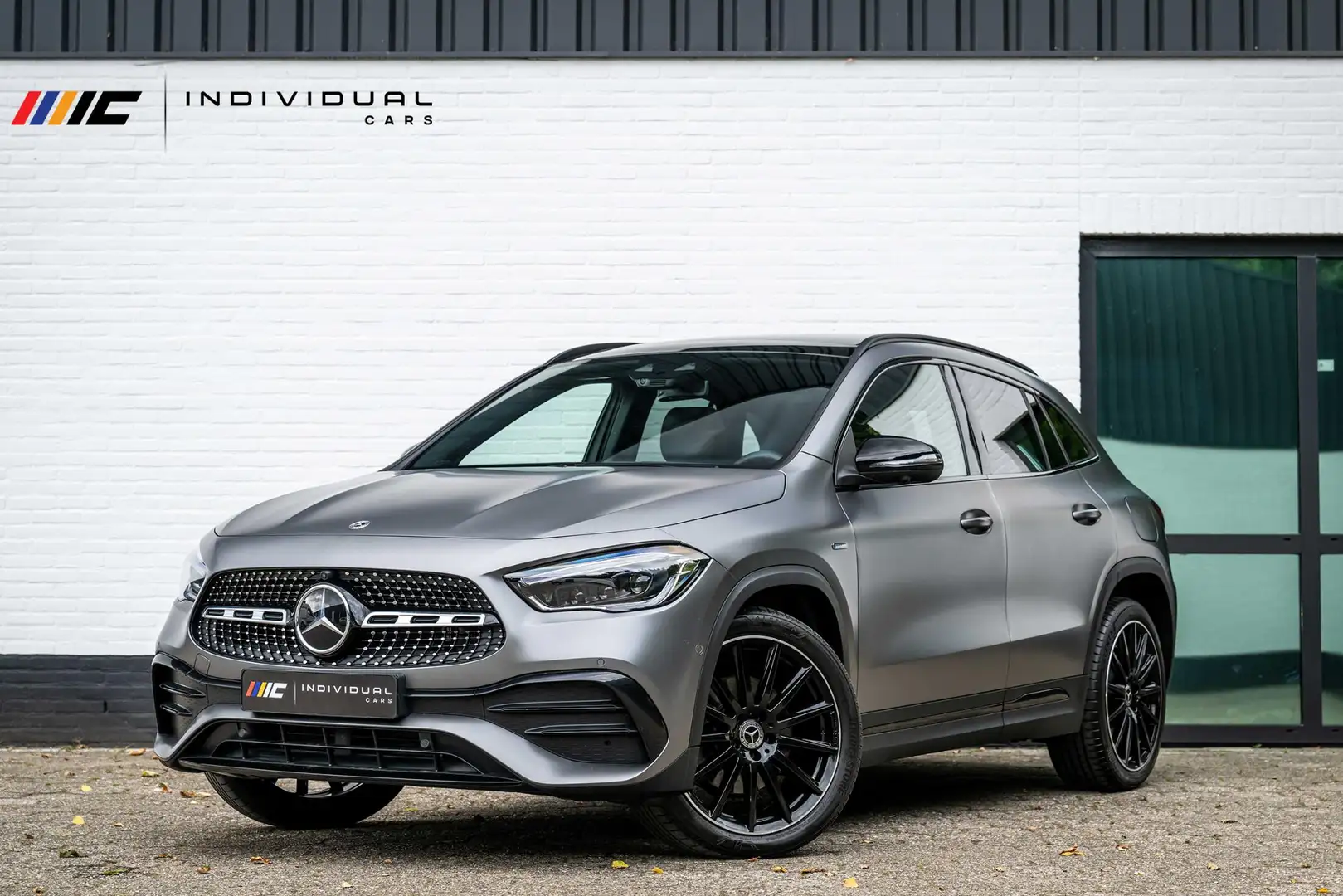 Mercedes-Benz GLA 250 e AMG Carbon Distronic Burmester Memory Magno Grijs - 1