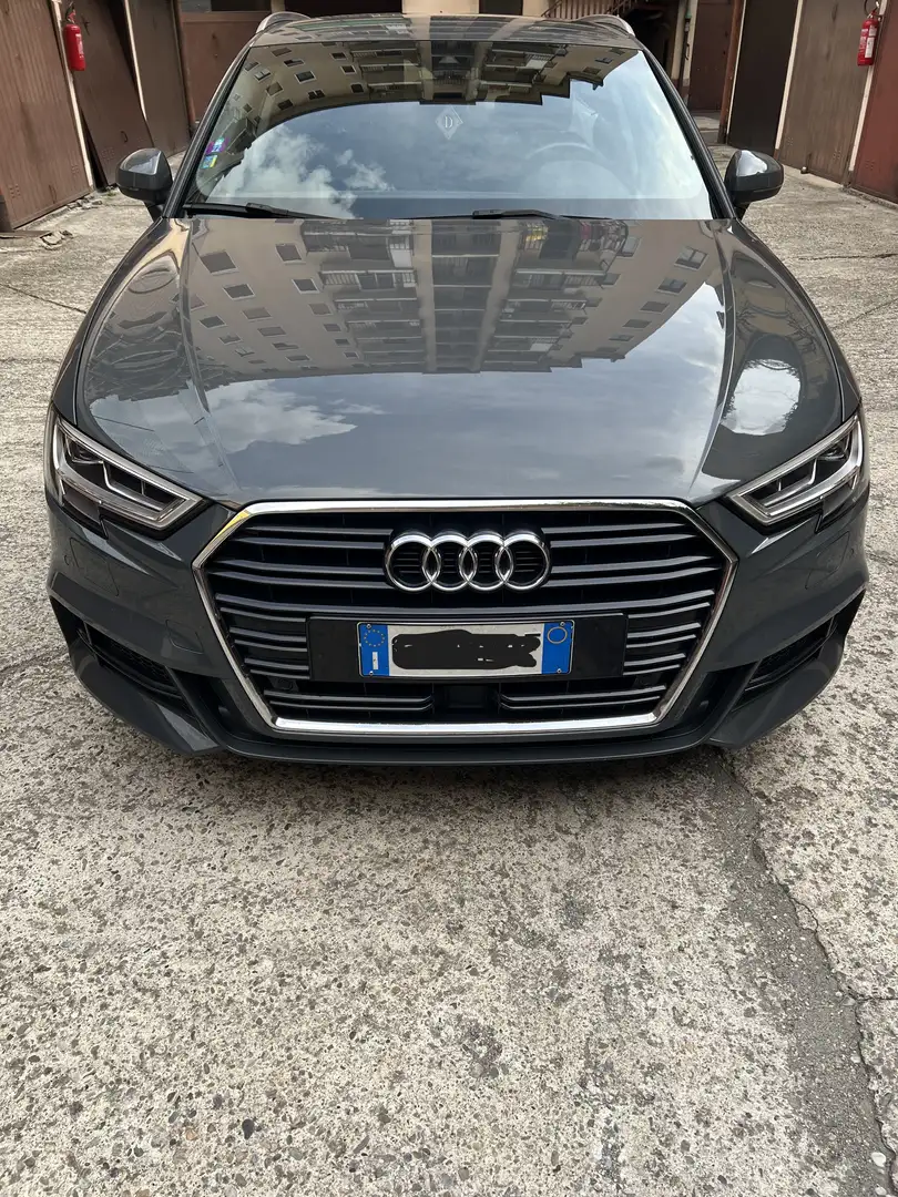 Audi A3 A3 Sportback 30 1.5 g-tron Admired 131cv s-tronic Šedá - 2
