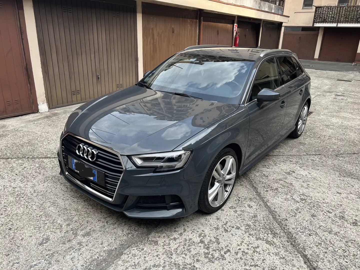 Audi A3 A3 Sportback 30 1.5 g-tron Admired 131cv s-tronic Šedá - 1