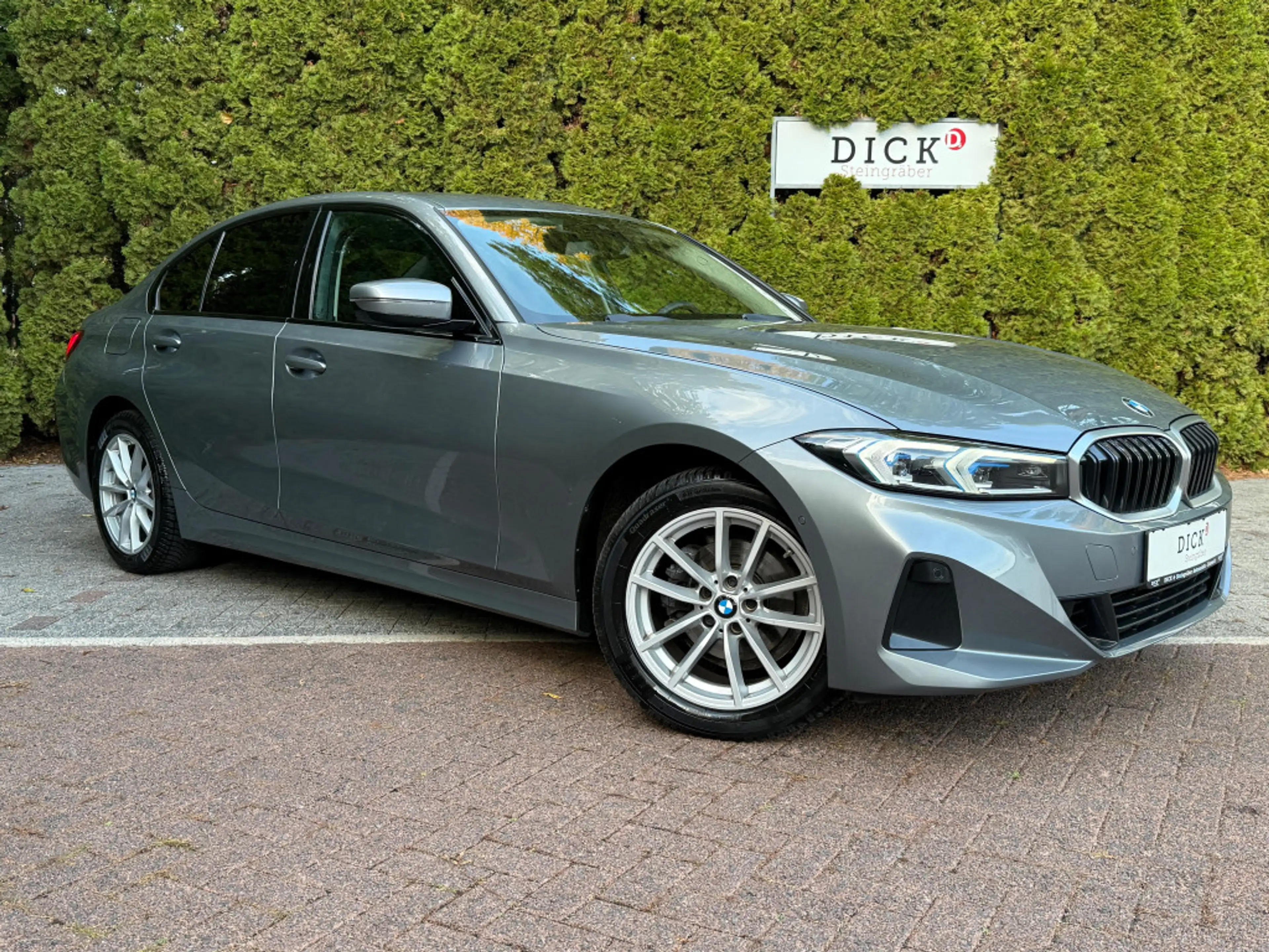BMW 318 i Aut. Lim. LCI LED+NAV+SHZ+HuD+KAM+SHADOW+M