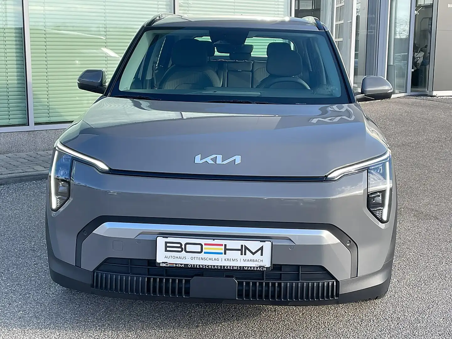 Kia EV3 FWD 81,4kWh Long Range Air Grau - 2