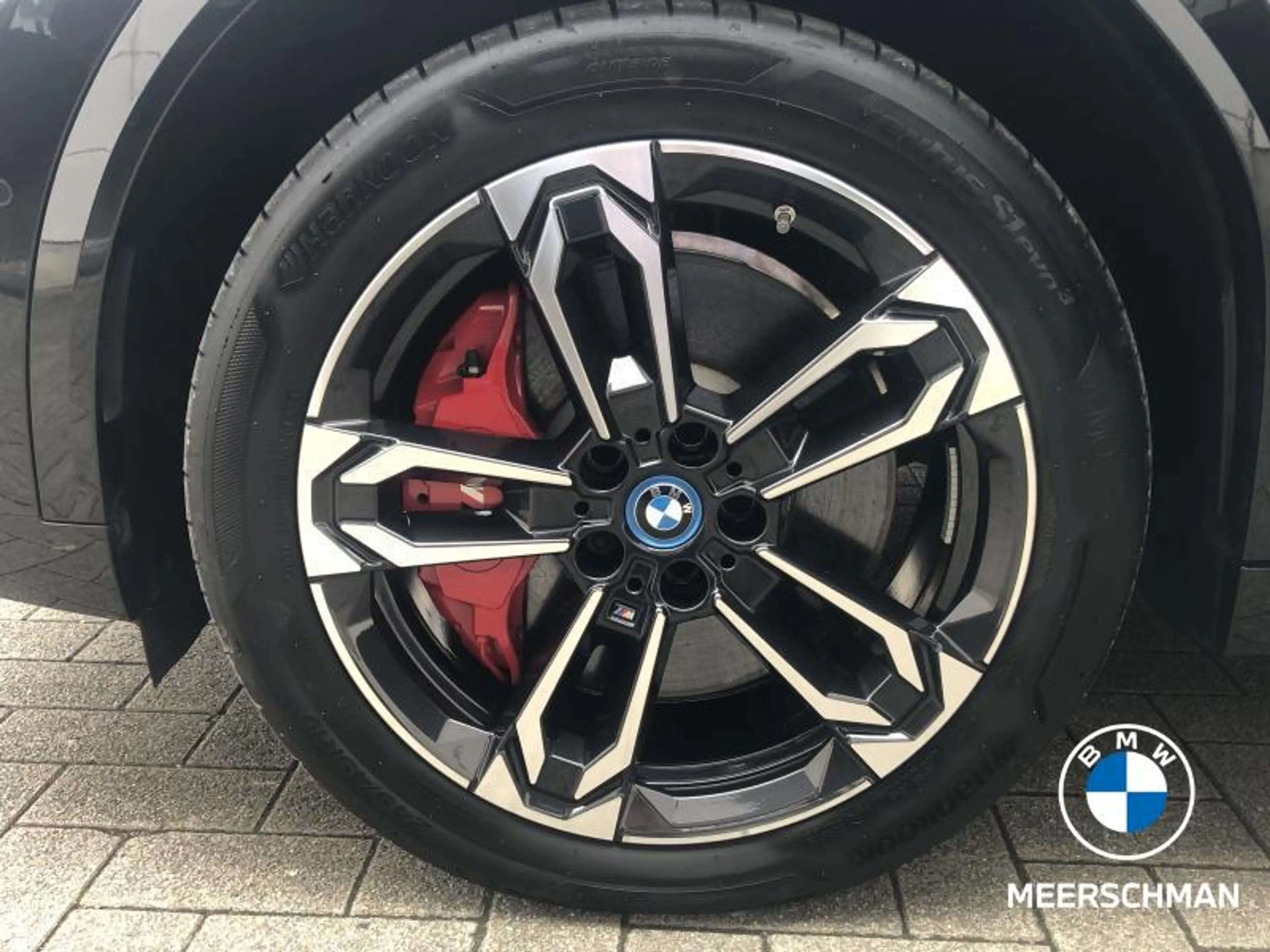 BMW iX2 Msportpro act seats hud harmk — photo 4