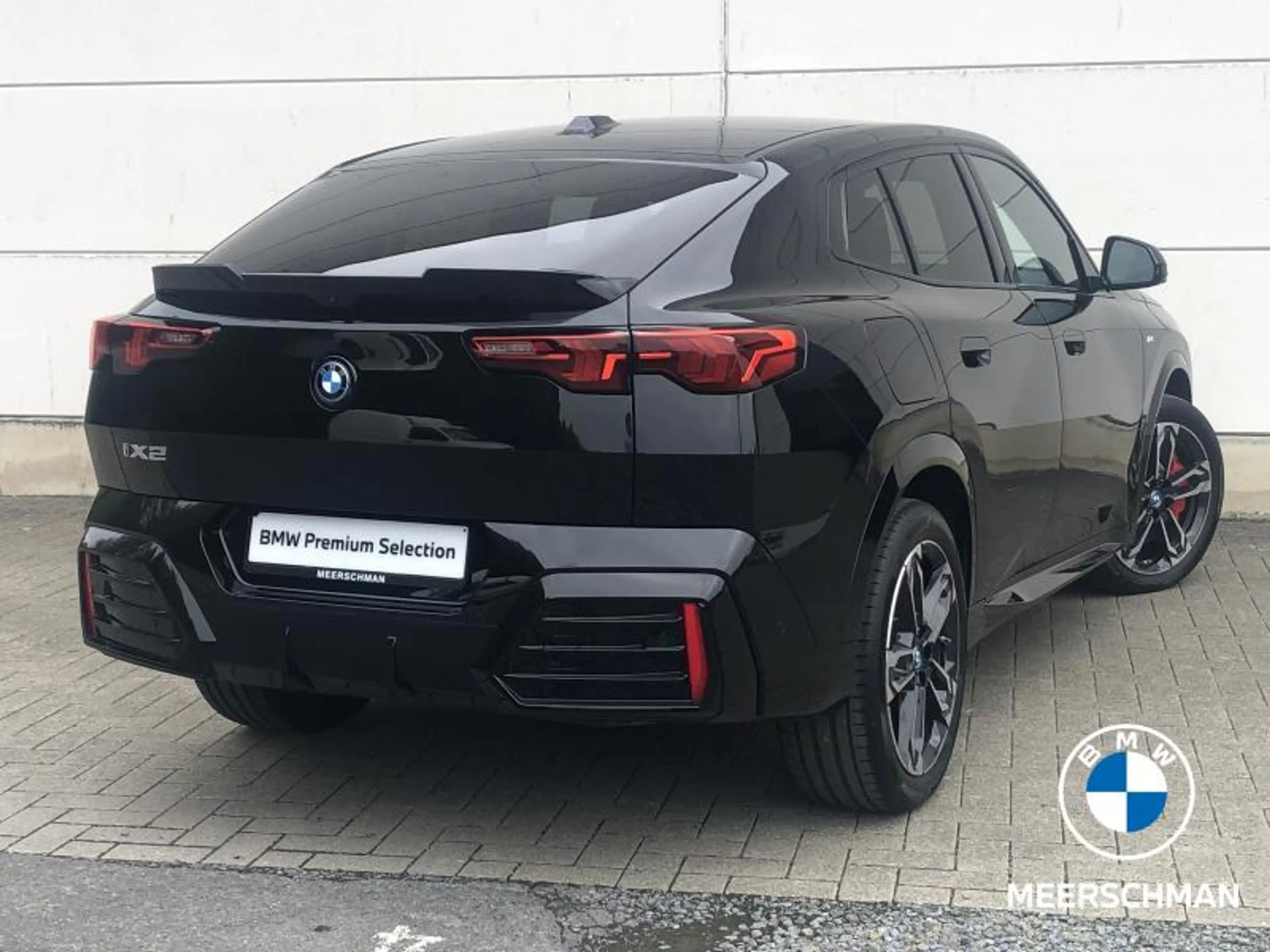BMW iX2 Msportpro act seats hud harmk — photo 2