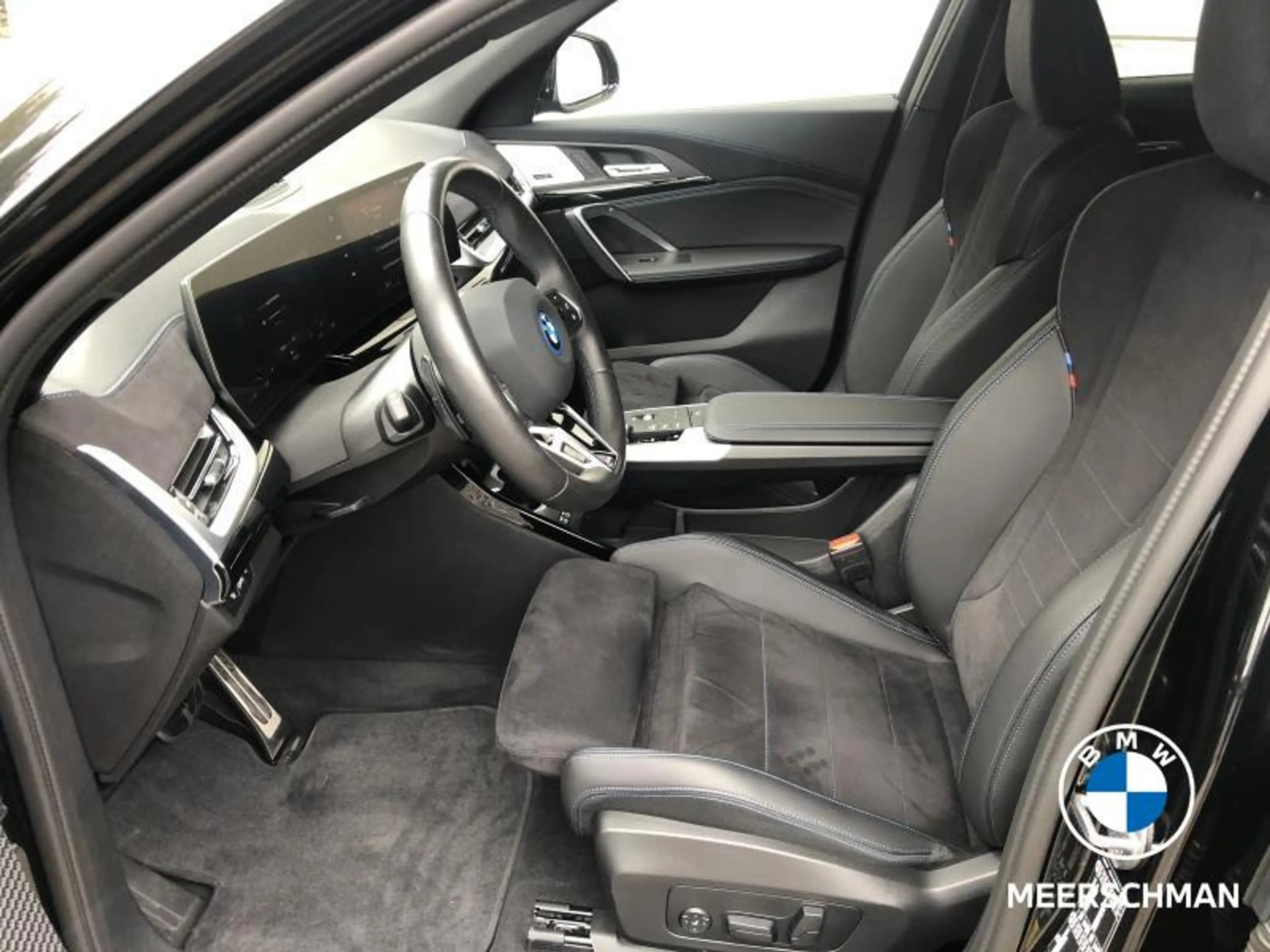 BMW iX2 Msportpro act seats hud harmk — photo 7
