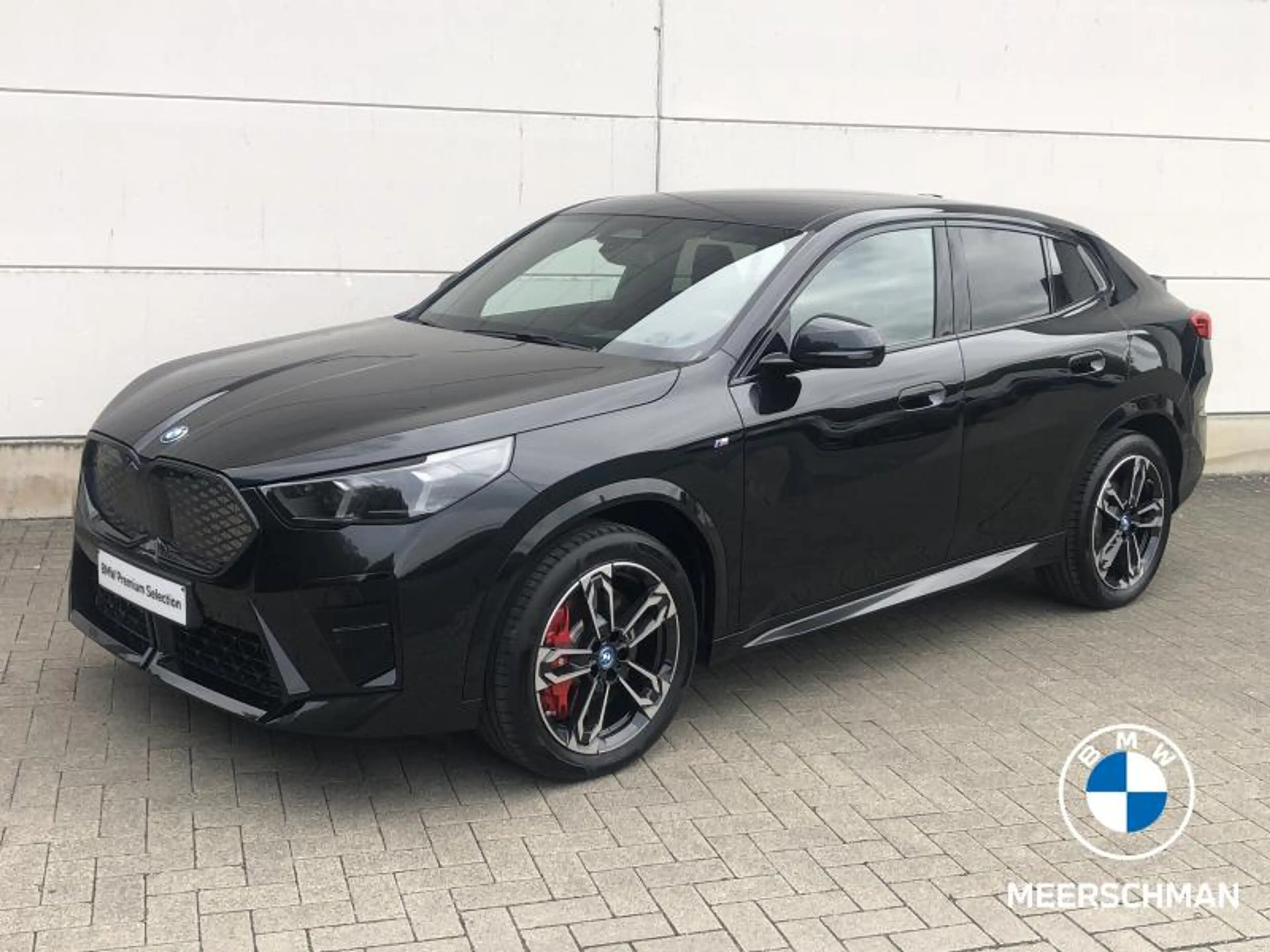 BMW iX2 Msportpro act seats hud harmk — photo 10