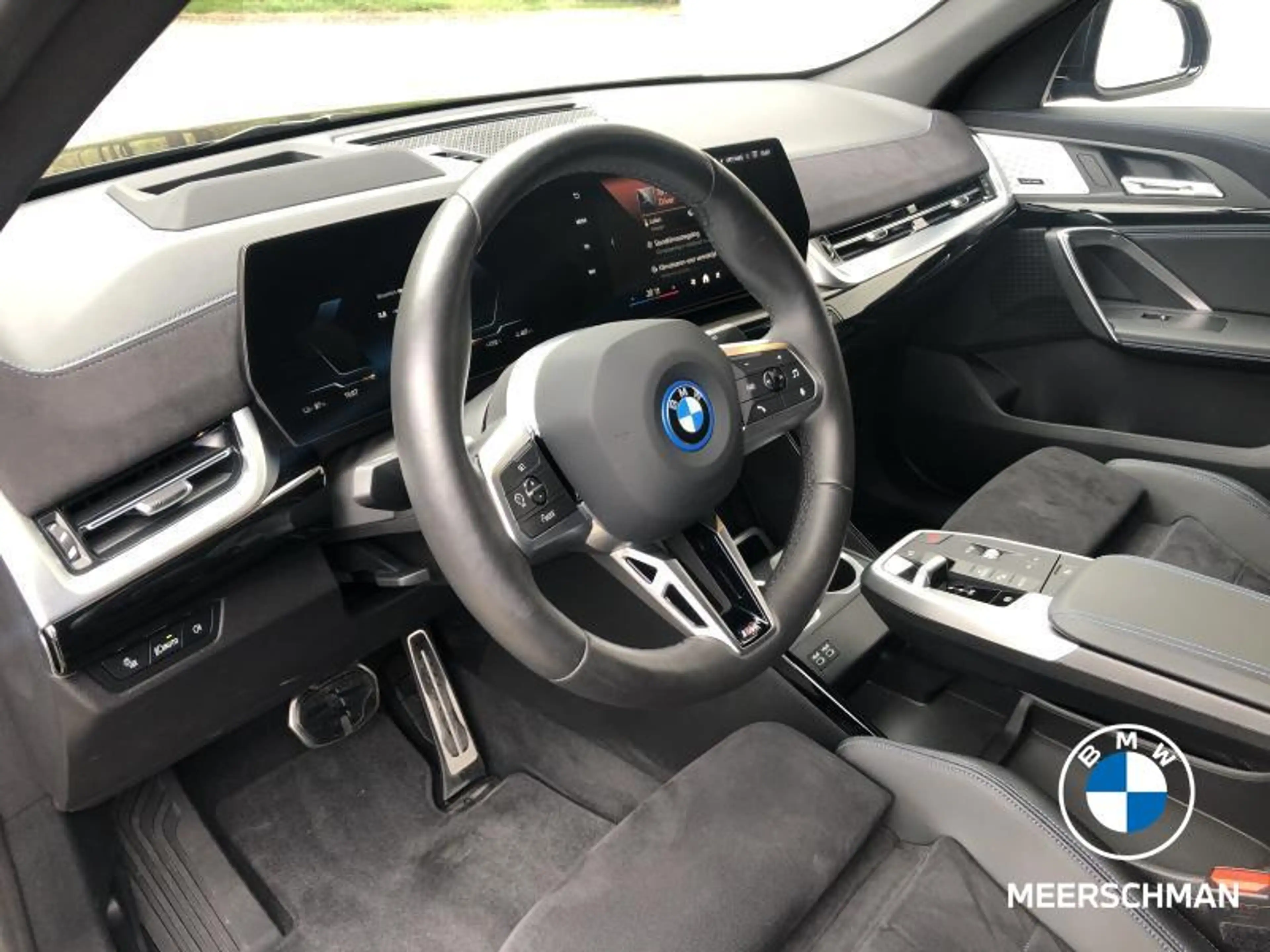 BMW iX2 Msportpro act seats hud harmk — photo 5