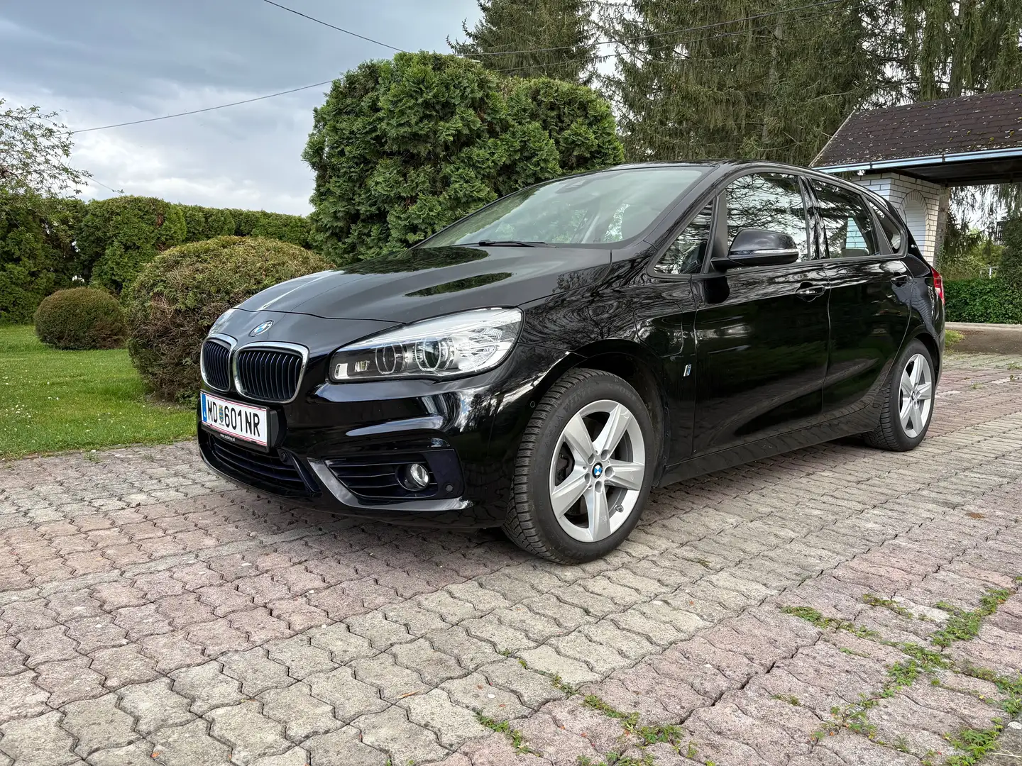 BMW 225 225xe PHEV Active Tourer Luxury Line Aut. Schwarz - 2