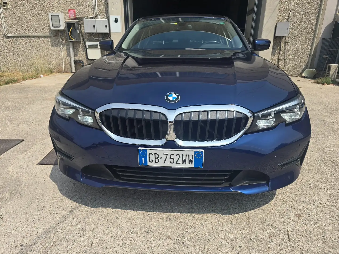BMW 320 320d mhev 48V xdrive Business Advantage auto Blu/Azzurro - 2