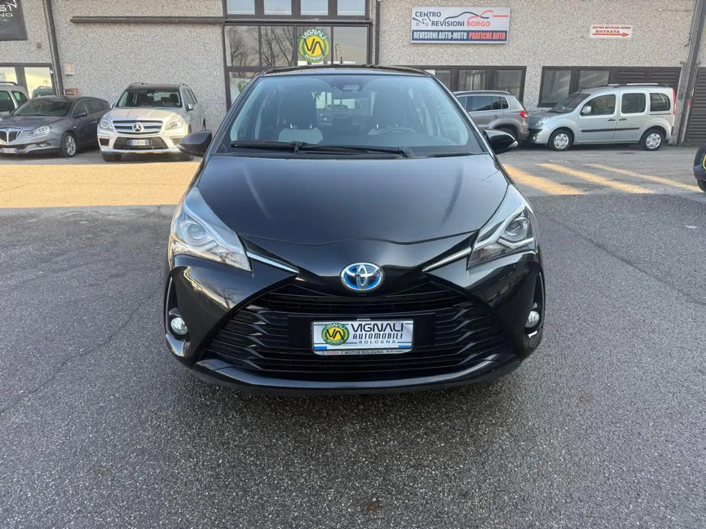 Toyota Yaris 1.5 Hybrid 5 porte Active Schwarz - 2