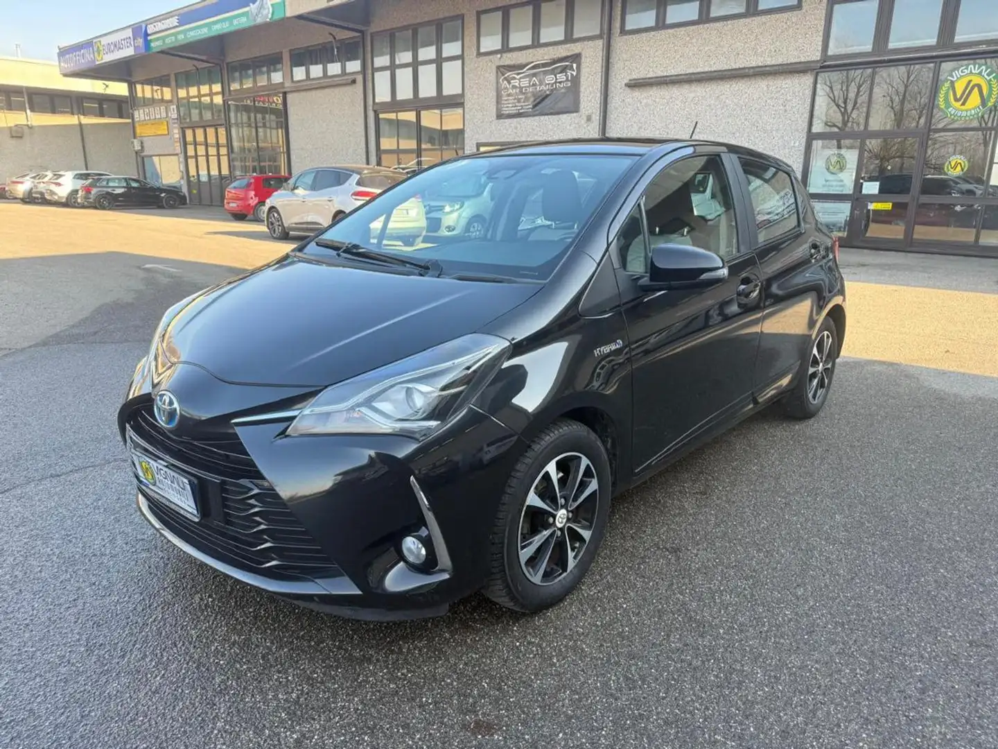Toyota Yaris 1.5 Hybrid 5 porte Active Schwarz - 1