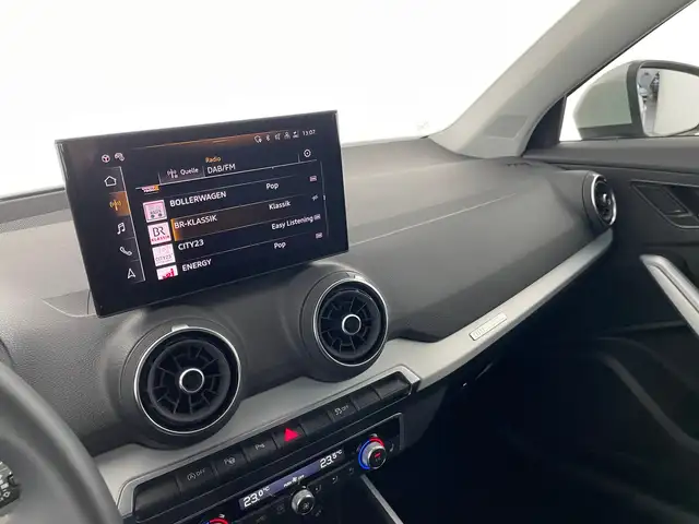 Audi Q2 view 9