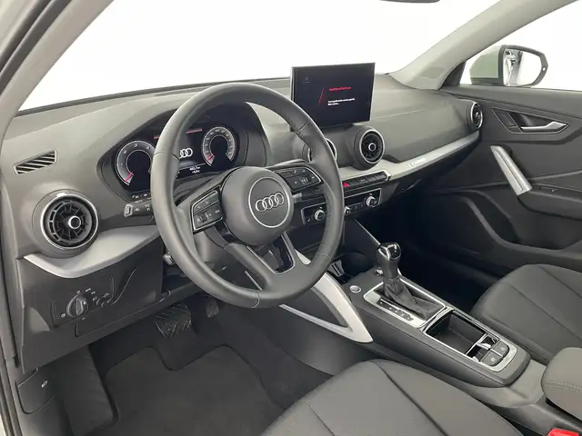 Audi Q2 view 8