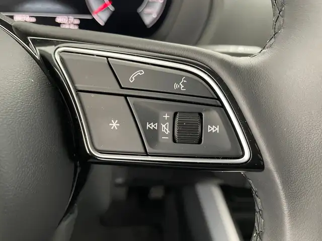 Audi Q2 view 15