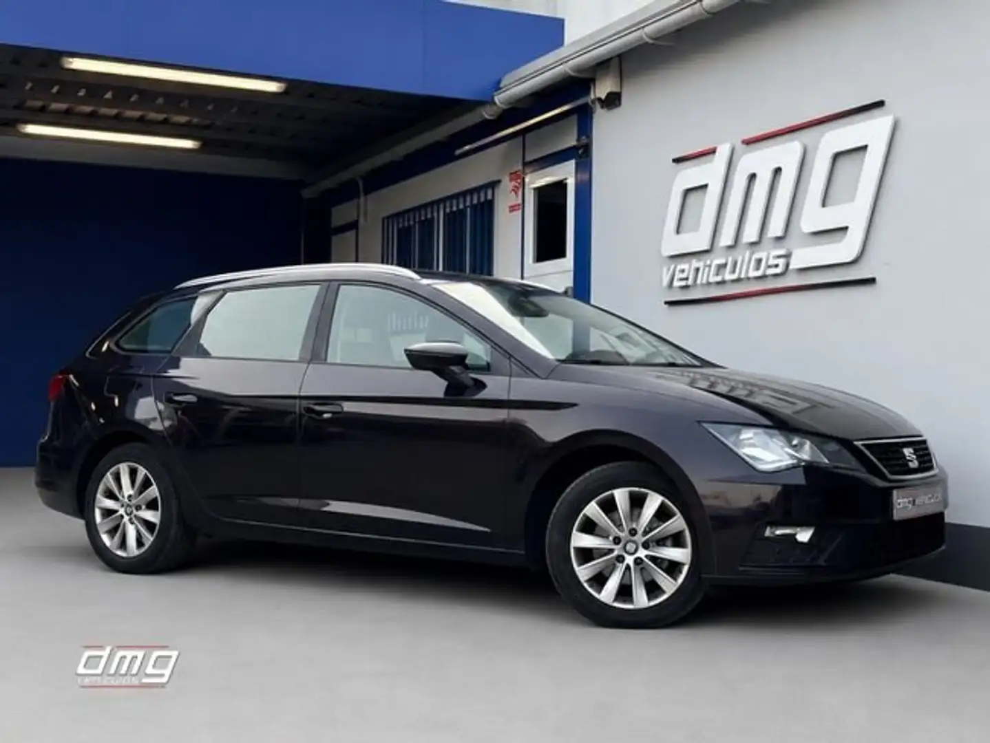 SEAT Leon ST 1.6 TDI 85 kW Burdeos - 1