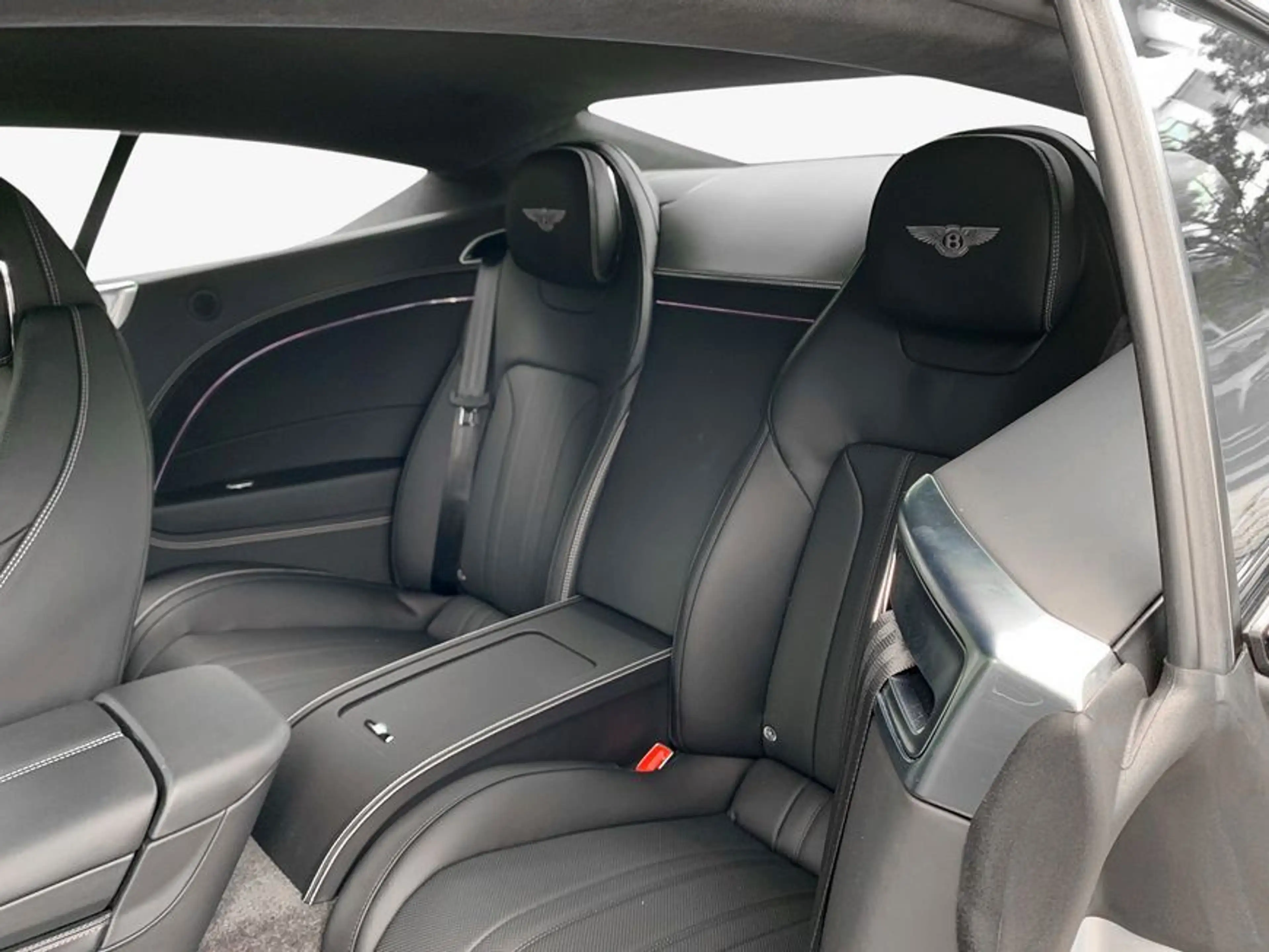 Bentley Continental GT New Continental GT V8 Hybrid Black Edition — photo 15
