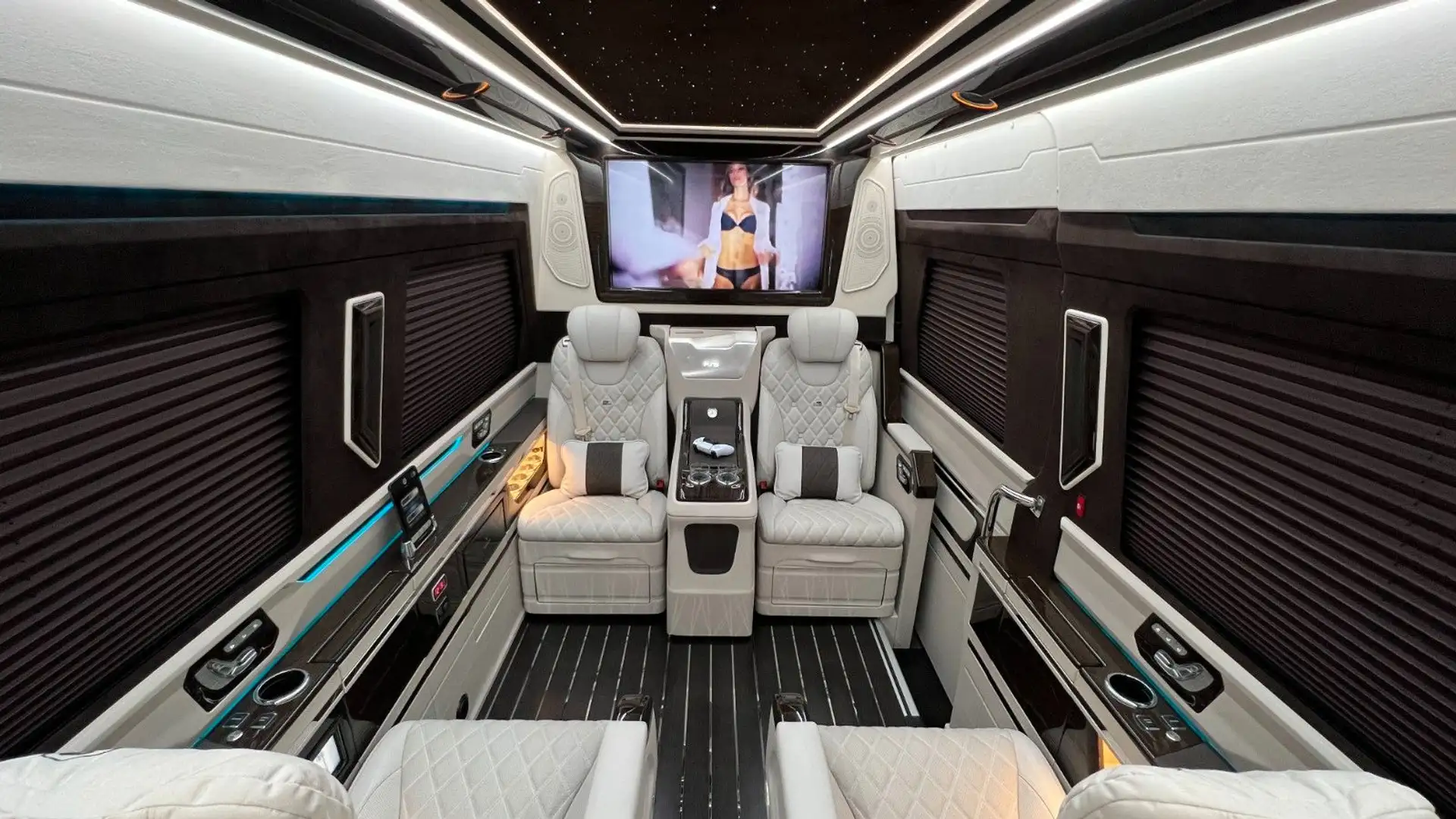 Mercedes-Benz Sprinter 519 319VIP Luxus FIRST-CLASS One of One Zwart - 2