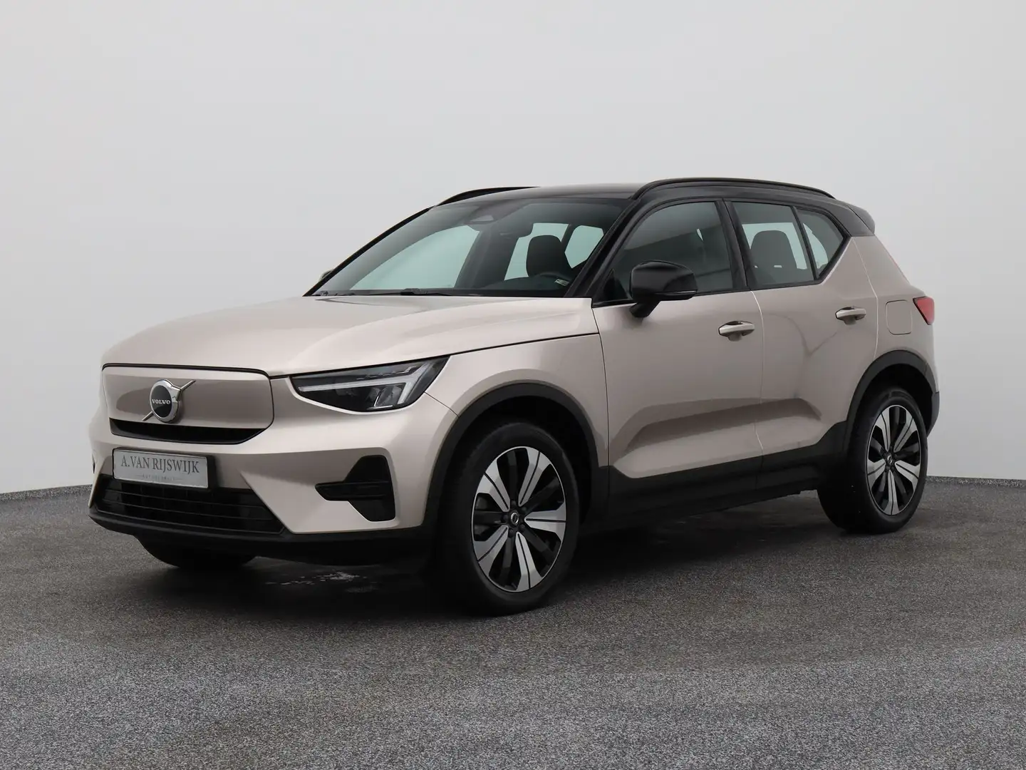 Volvo XC40 Recharge Core | CAMERA Grijs - 1