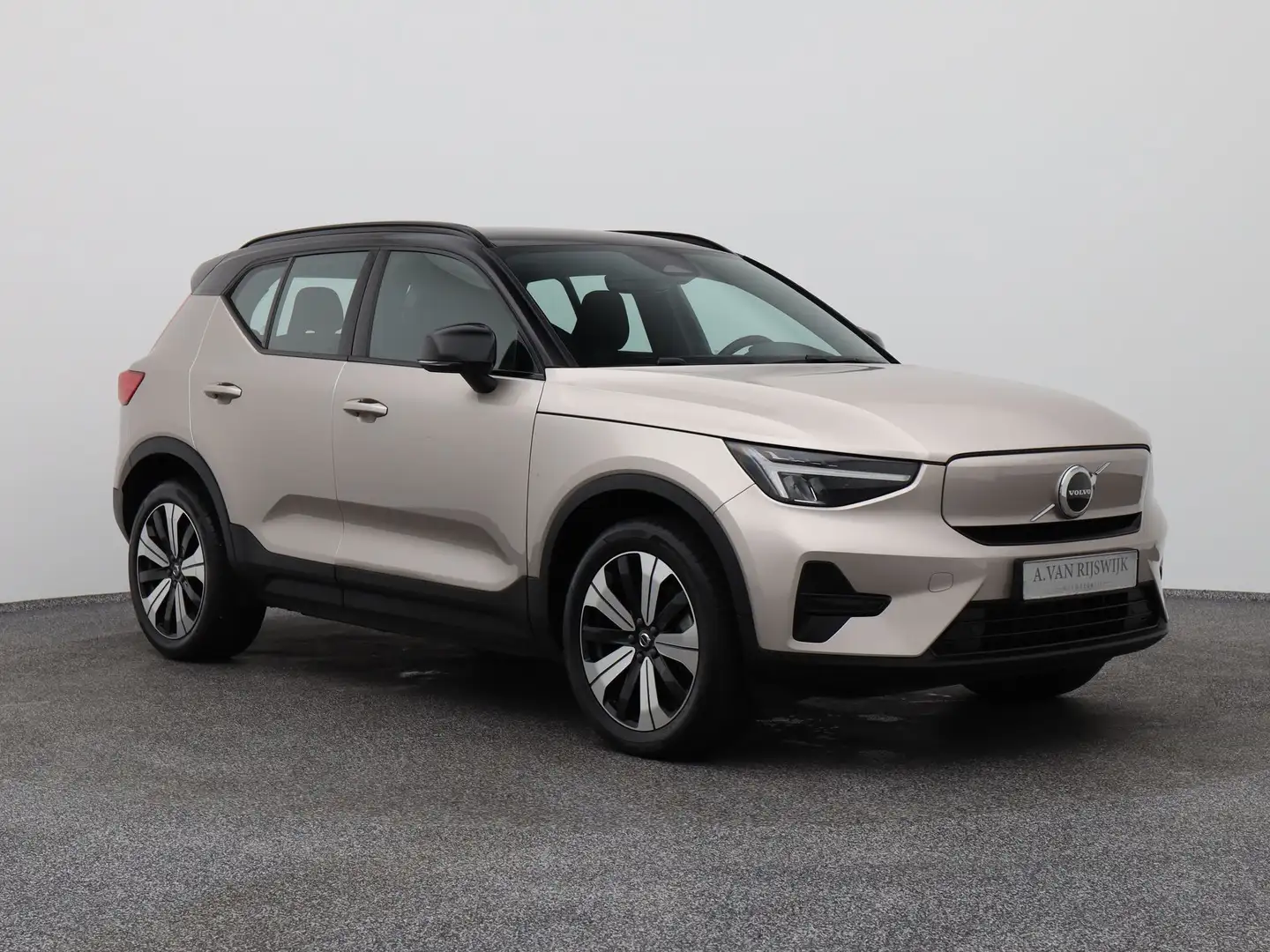 Volvo XC40 Recharge Core | CAMERA Grijs - 2