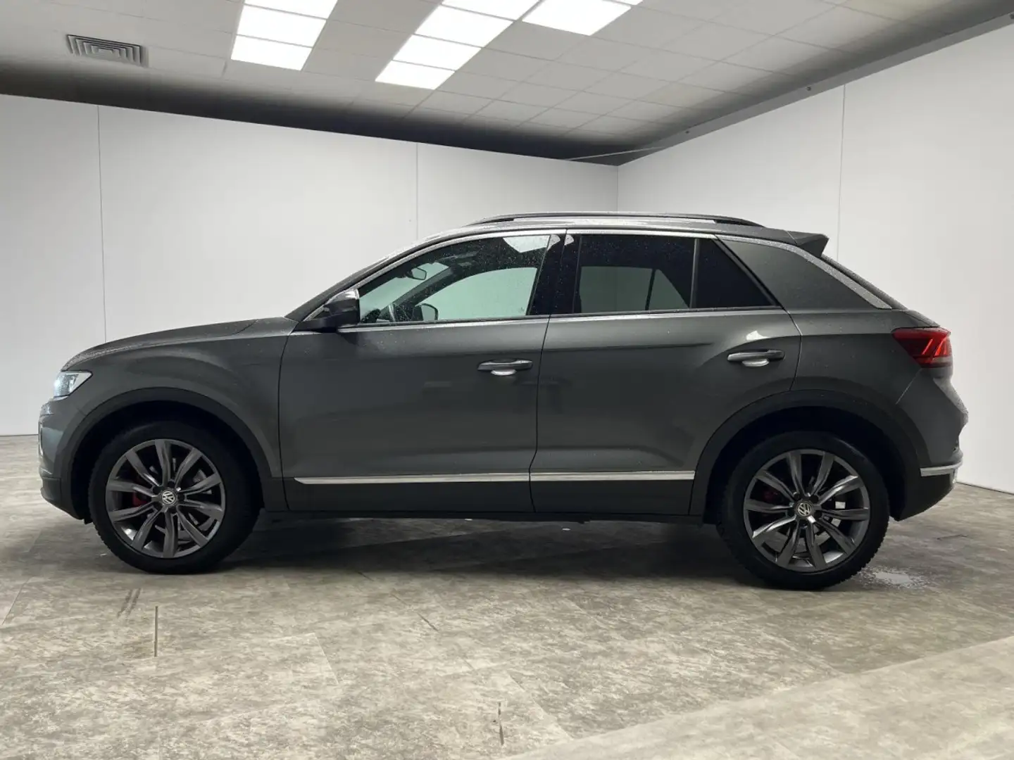 Volkswagen T-Roc 2.0 TSI DSG Sport 4Motion Klima Navi Einparkhilfe Grau - 2