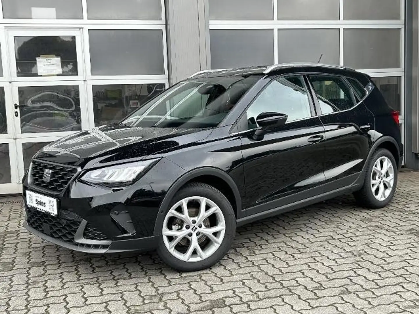 SEAT Arona FR-Line 1.5 TSI Navi Shz LED Allwetter AHK Zwart - 1