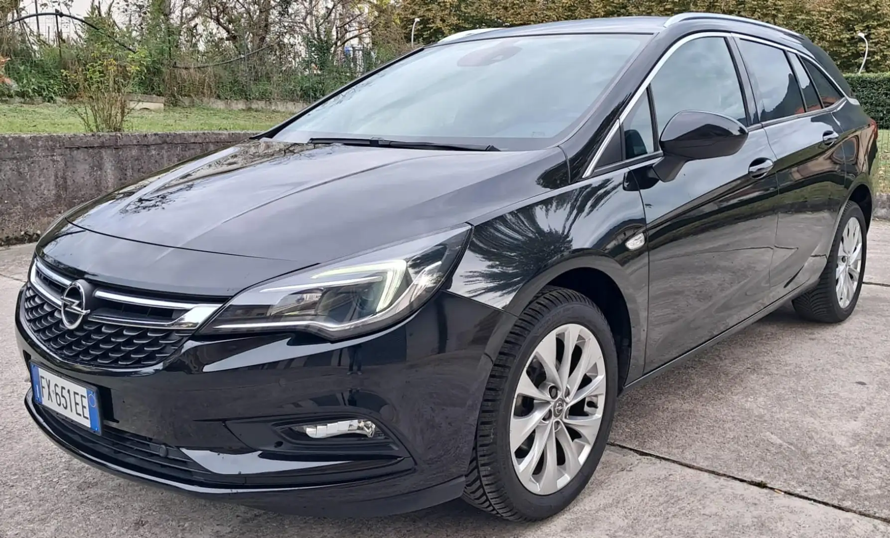 Opel Astra Sports Tourer 1.4 Turbo Innovation ecoM 110cv Noir - 2