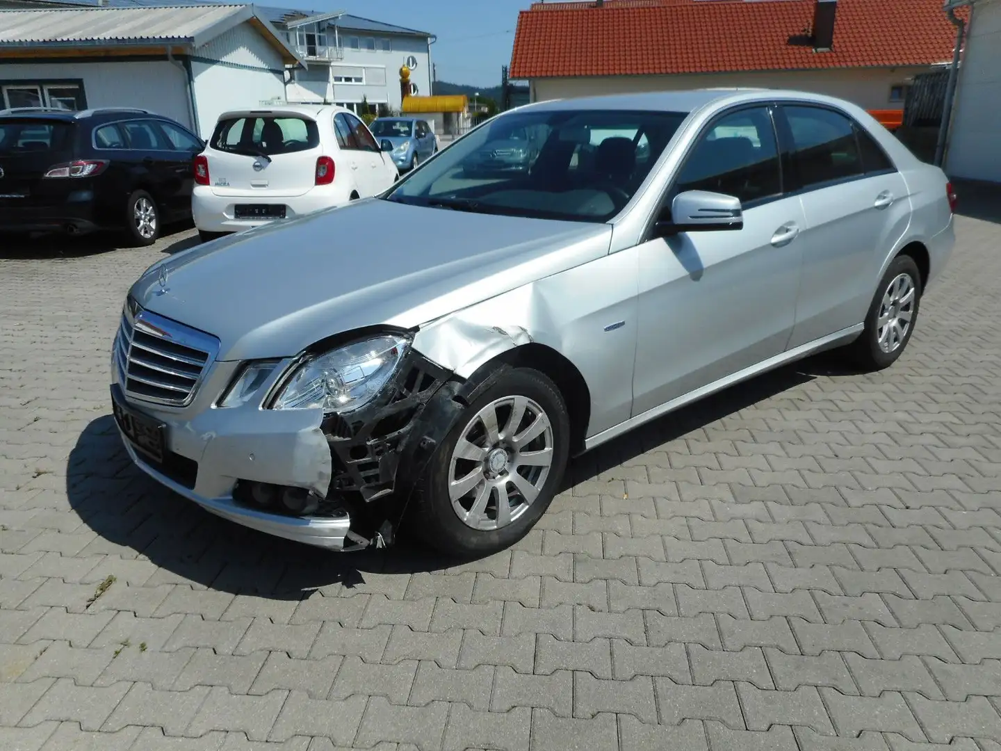 Mercedes-Benz E 200 CGI BlueEfficiency  fahrbereit  Airbag OK Silber - 1