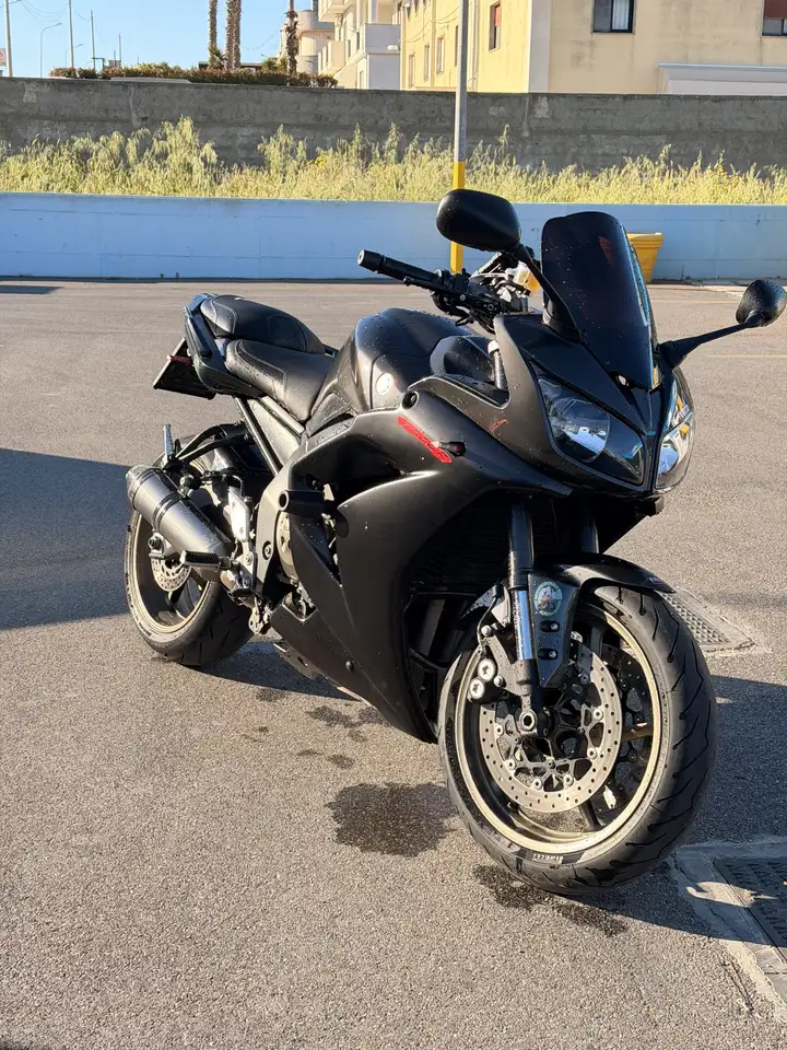 Yamaha FZ 1