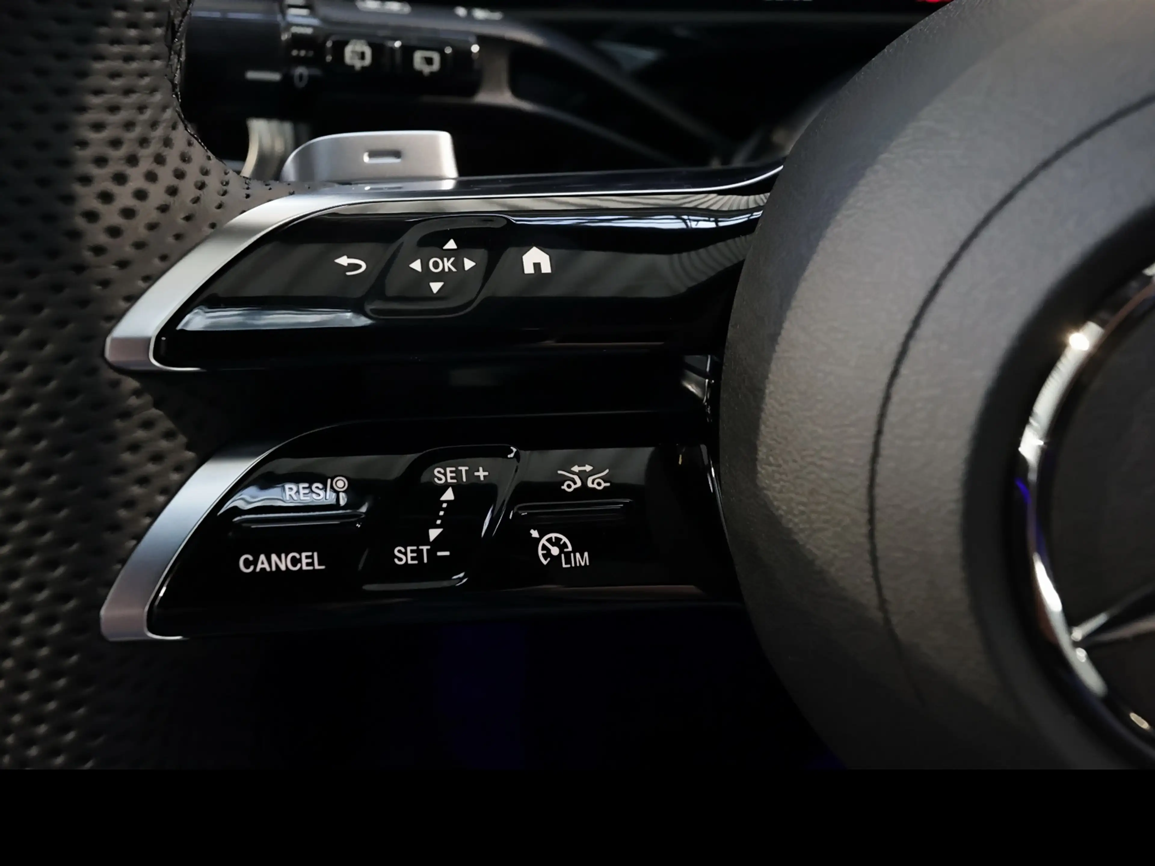 Mercedes-Benz E 220 d T MBUX+360°+DIG-LED+ AHK+Night+20 — photo 12
