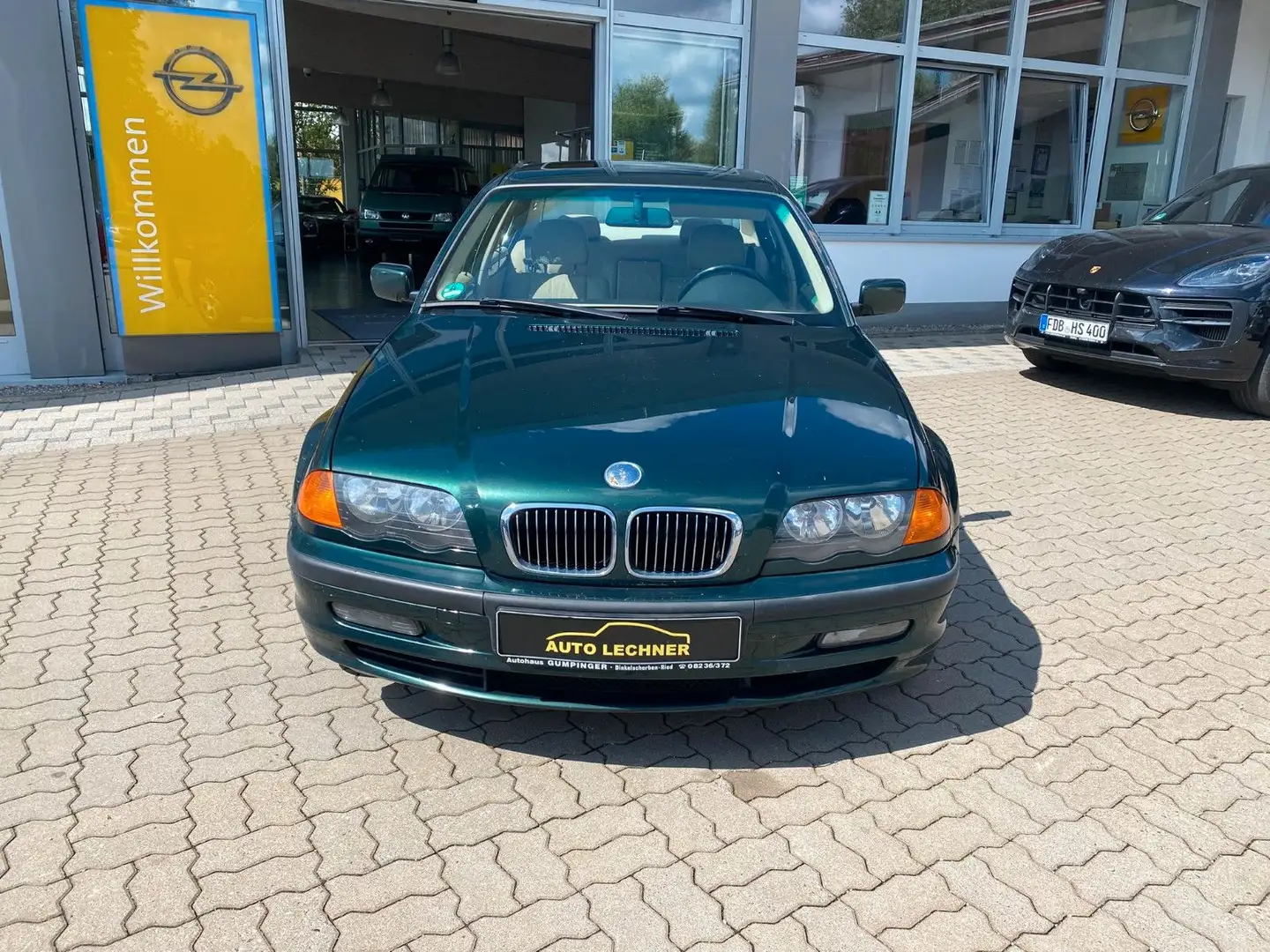 BMW 328 i Lim. *AT*LEDER*GD*SHZ*KLIMAAUTO*EXPORT* Grün - 2