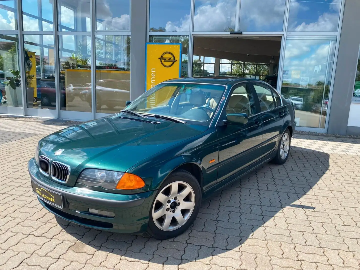 BMW 328 i Lim. *AT*LEDER*GD*SHZ*KLIMAAUTO*EXPORT* Grün - 1