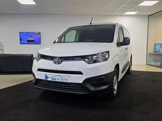 Toyota Proace City 1.5 D 102 pk 55.658 Km / Carplay / Start Stop / Trekhaak