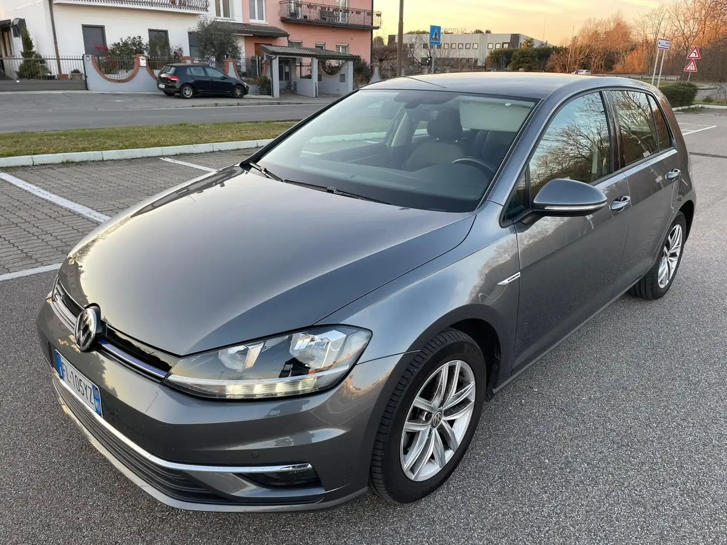 Volkswagen Golf 5p 1.4 tgi ExEcutive BLUEMOTION 110cv dsg Šedá - 2