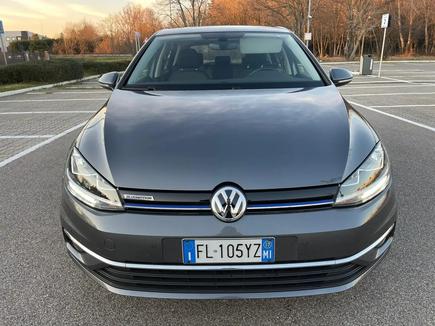 Volkswagen Golf 5p 1.4 tgi ExEcutive BLUEMOTION 110cv dsg Šedá - 1