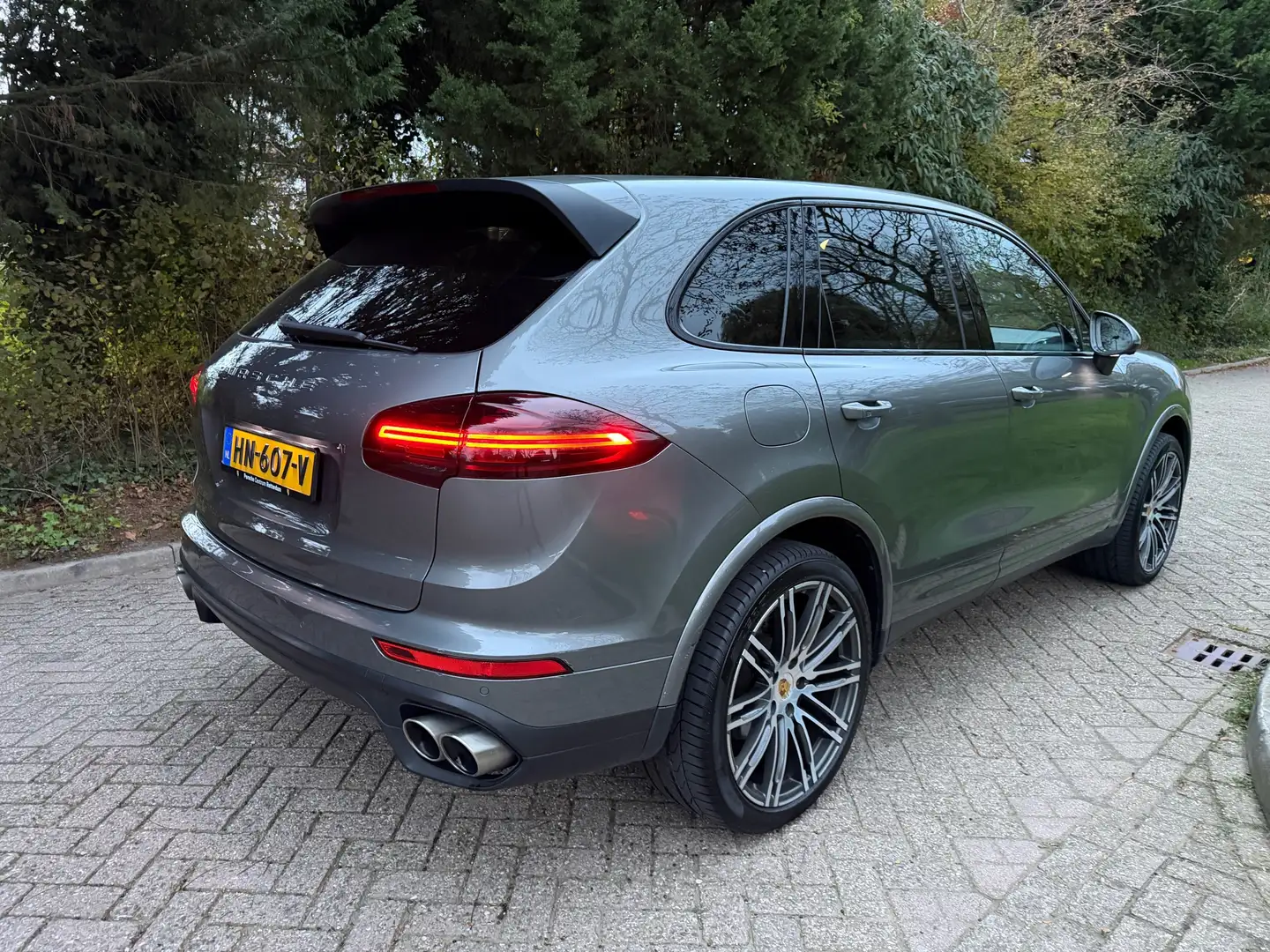 Porsche Cayenne 3.0 S E-Hybrid VOL MET OPTIES Grijs - 2