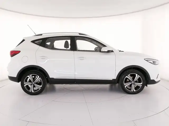 MG ZS view 3