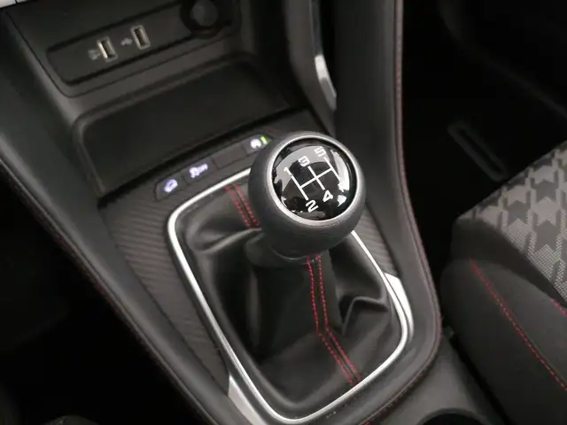 MG ZS view 13