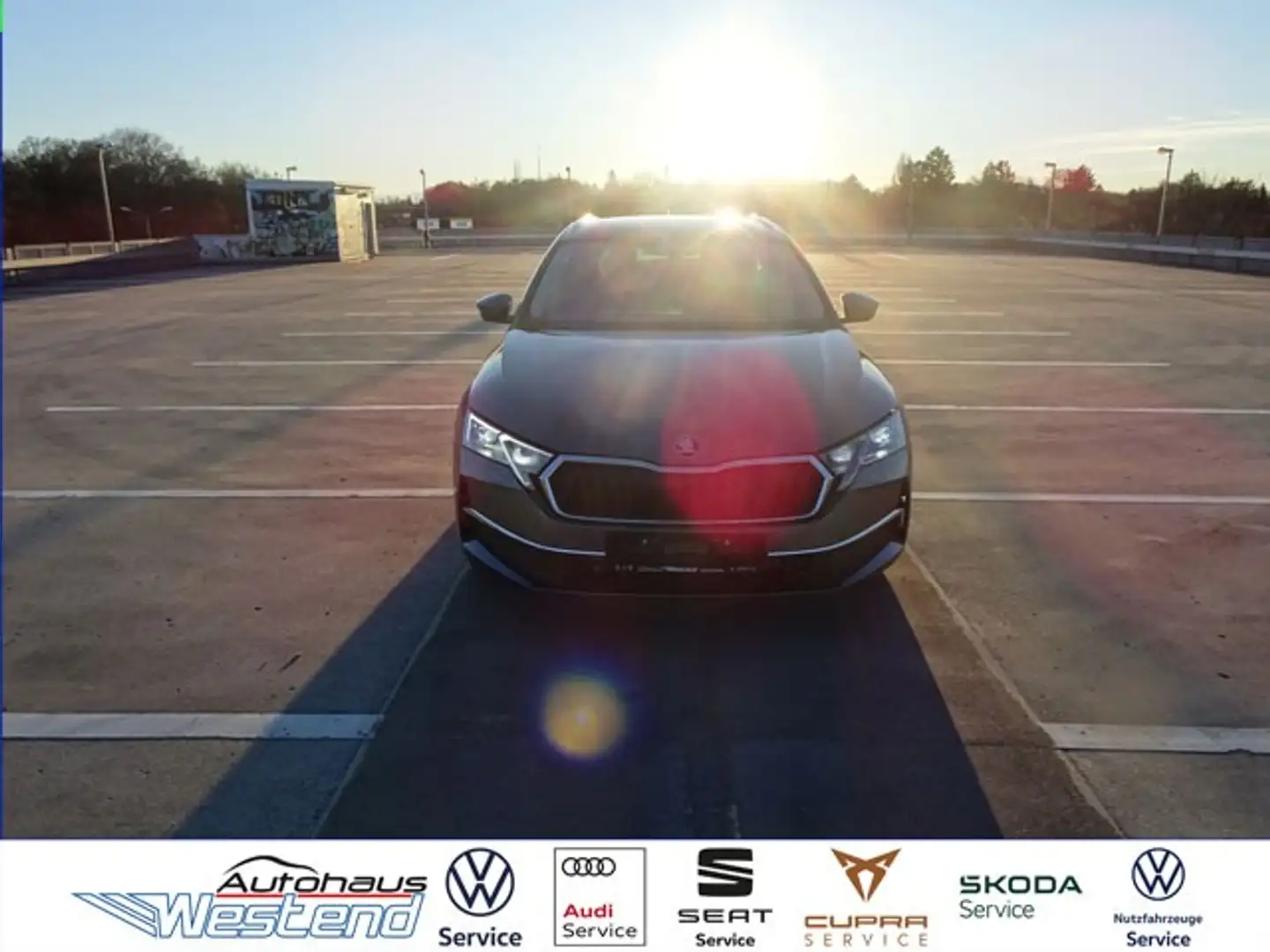 Skoda Octavia Kombi 2.0l TDI 110kW DSG LED Navi Teilleder Klima Grau - 1