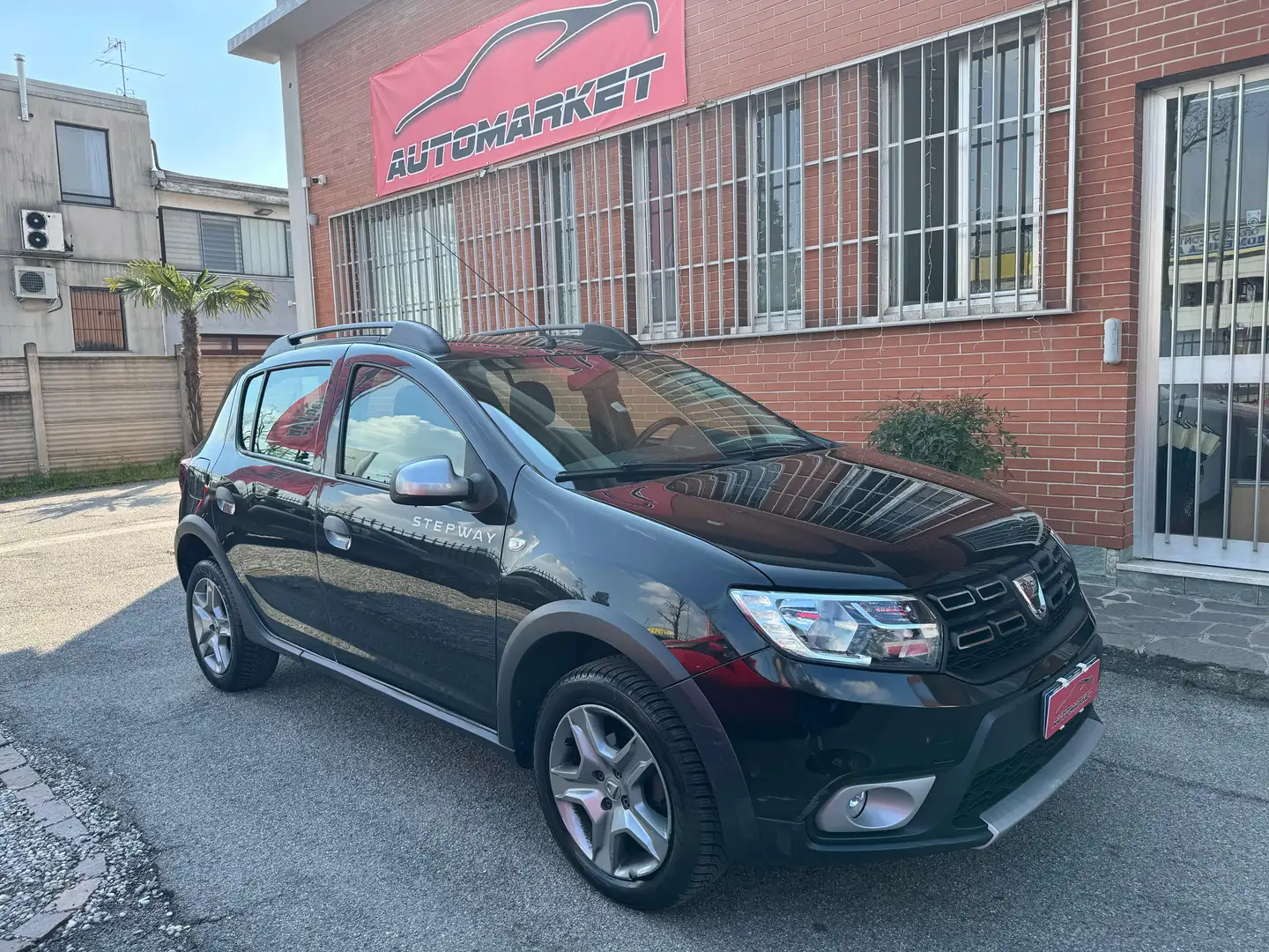 Dacia Sandero Stepway 1.5 dci 90cv AUTOMATICO Nero - 1