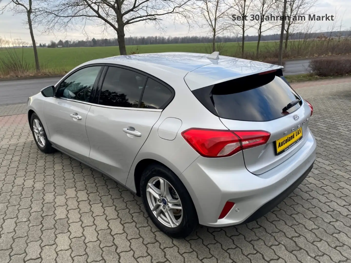 Ford Focus Cool & Connect 1.0,LED,SH,PDC,Kamera,Navi,1.Hand,F Argent - 2