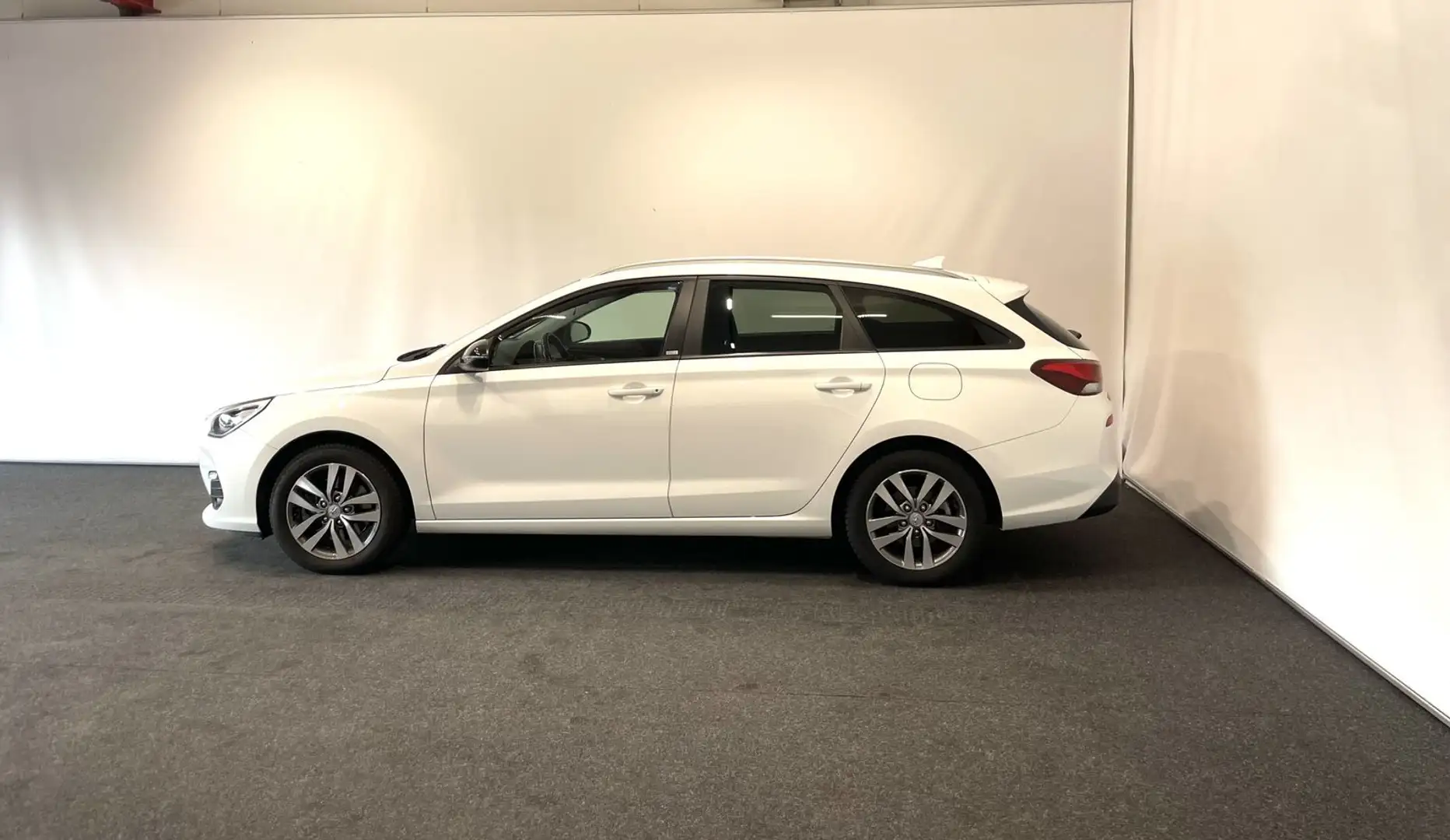 Hyundai i30 YES! 1,6 CRDi Autom Kamera Navi LED CarPlay Wit - 2