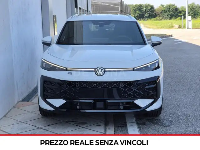 Volkswagen T-Roc view 2
