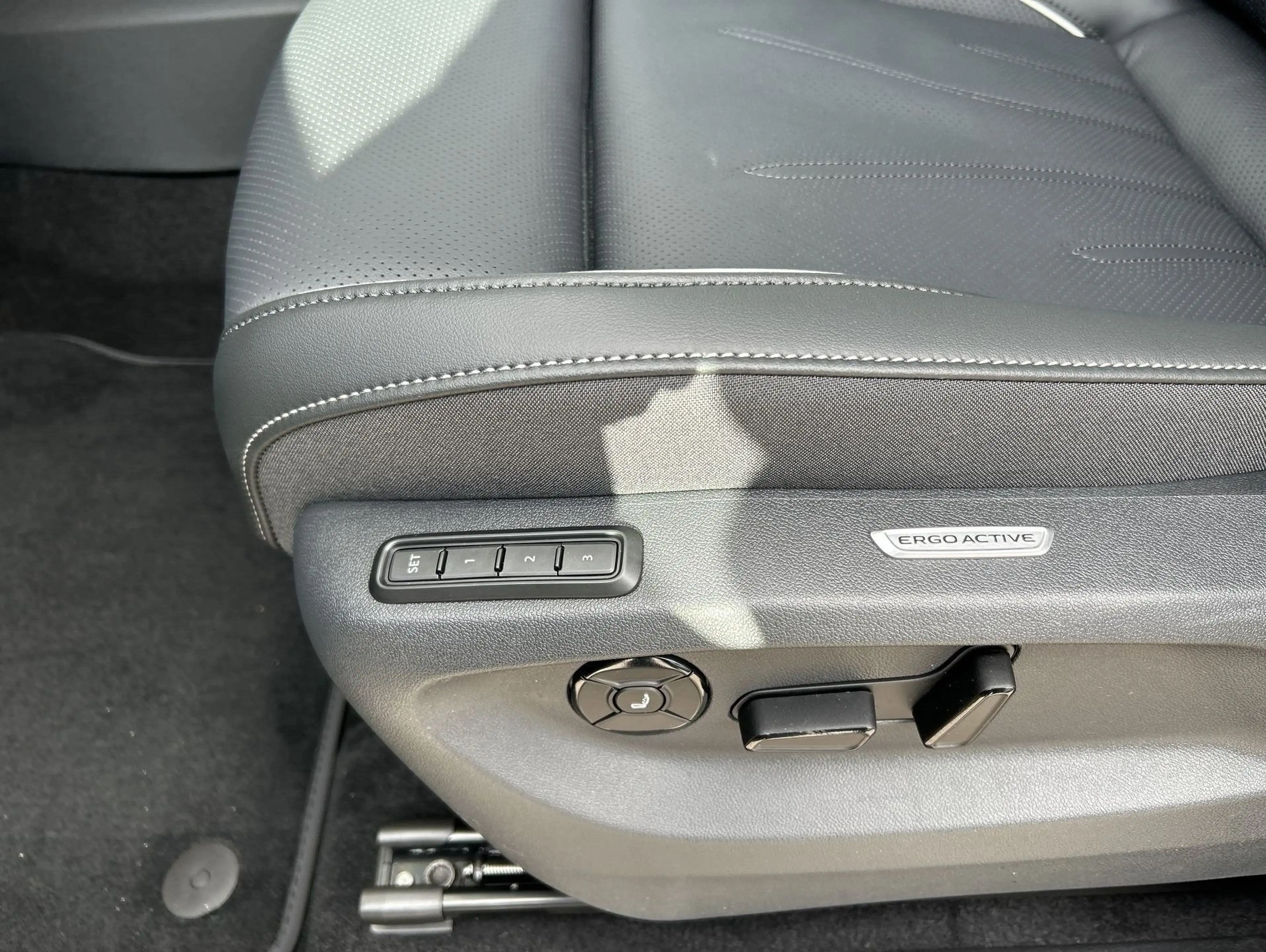 Volkswagen Tayron Elegance 2.0 l TDI 7-S AHK Komfort+ Leder — photo 11