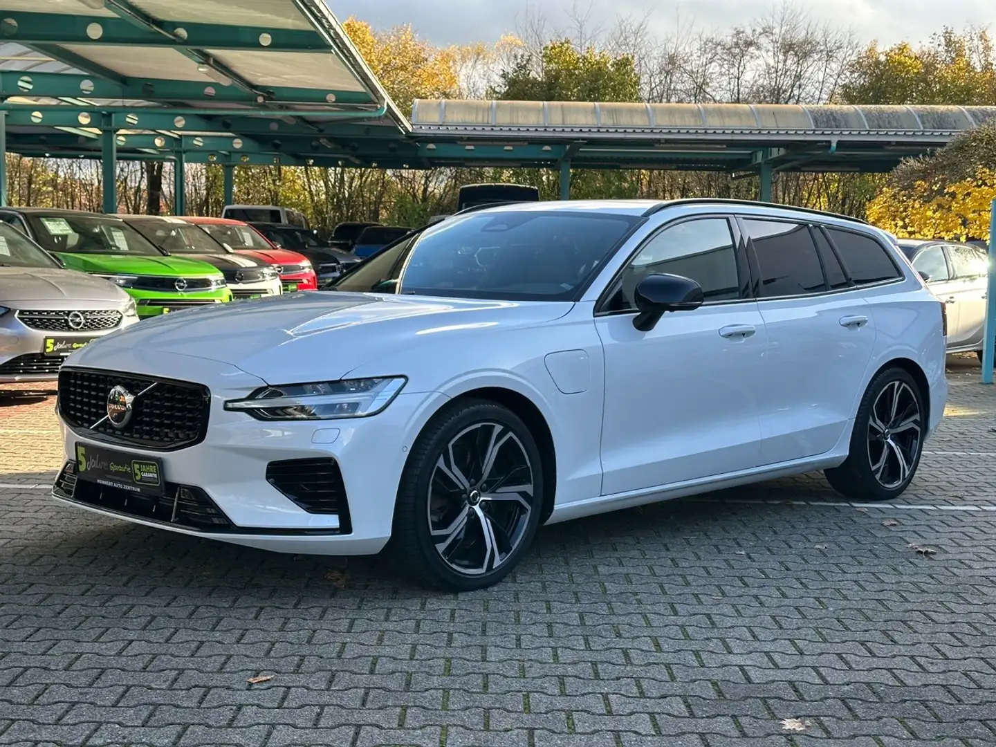 Volvo V60 T8 Recharge AWD Ultimate Dark *Pano*AHK*ACC* Blanc - 2