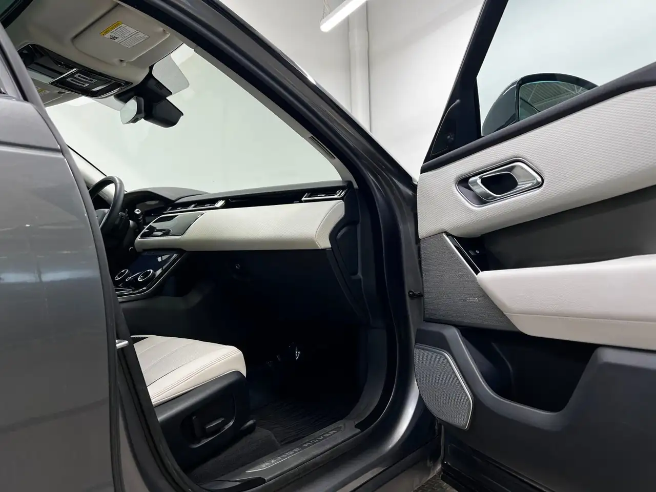 Land Rover Range Rover Velar снимка Land Rover Range Rover Velar