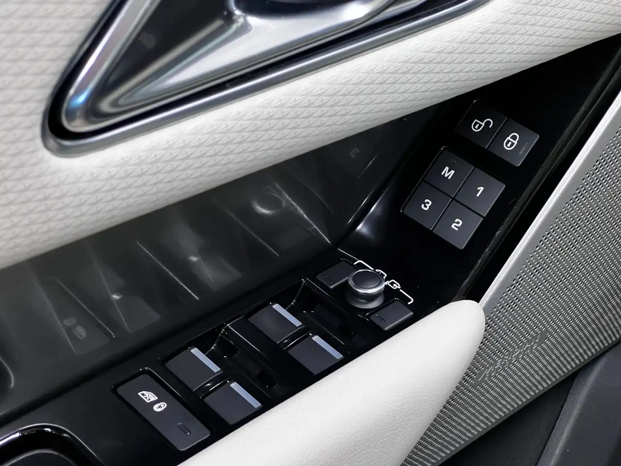 Land Rover Range Rover Velar снимка Land Rover Range Rover Velar