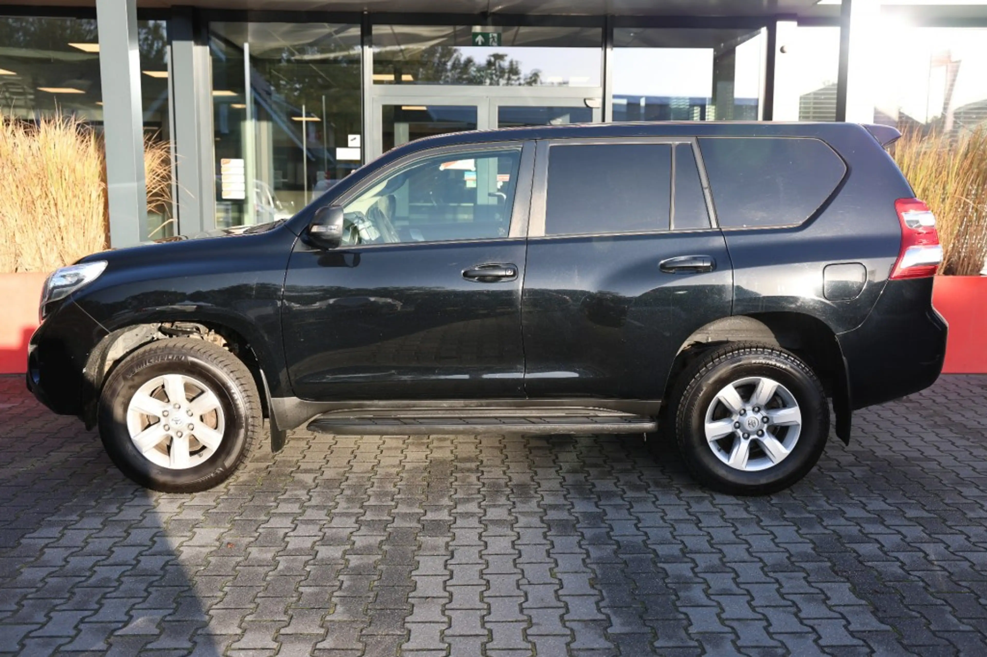 Toyota Land Cruiser 2.8 D-4D 5DRS ACTIVE A/T VAN — photo 2