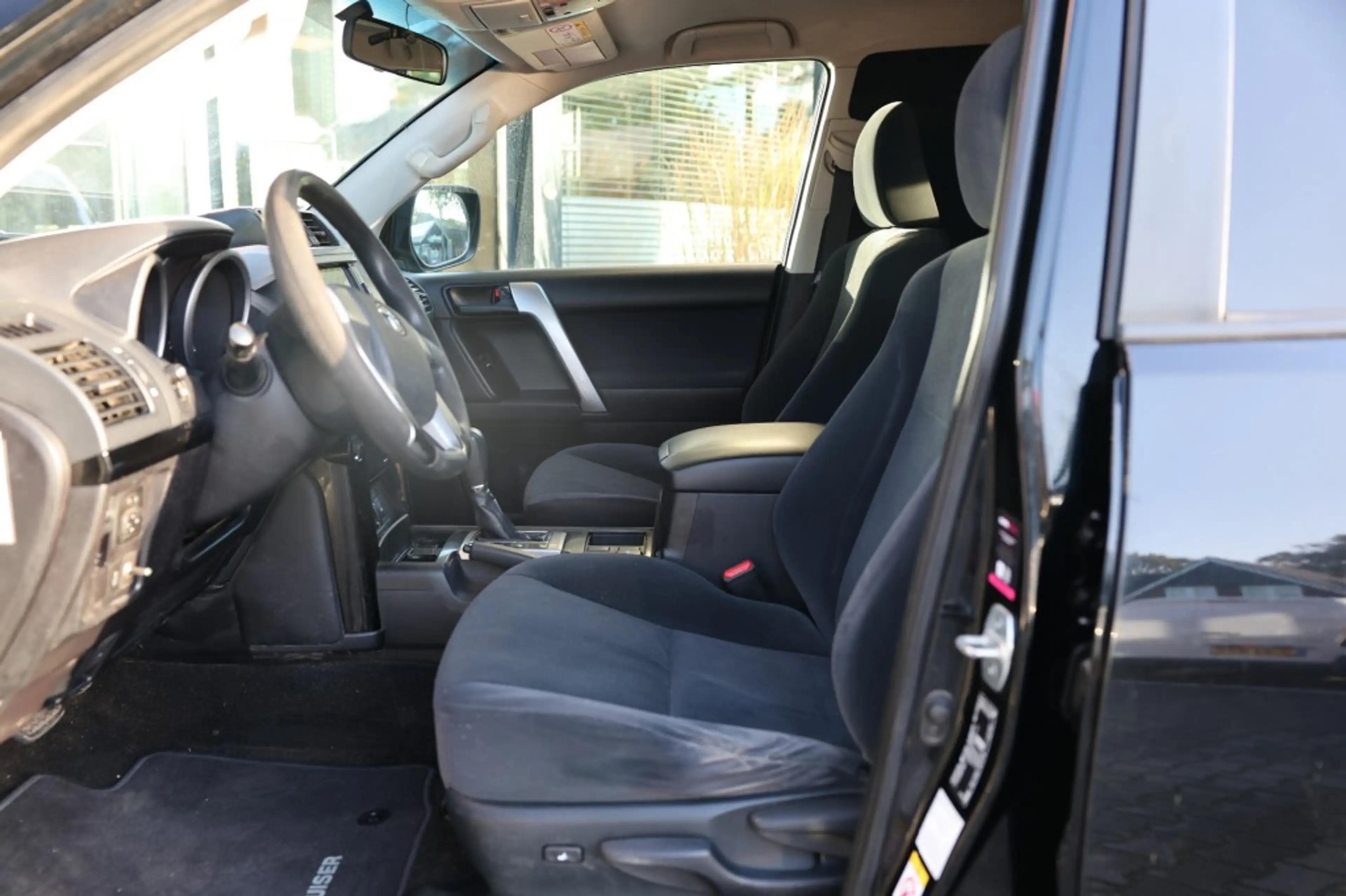 Toyota Land Cruiser 2.8 D-4D 5DRS ACTIVE A/T VAN — photo 9