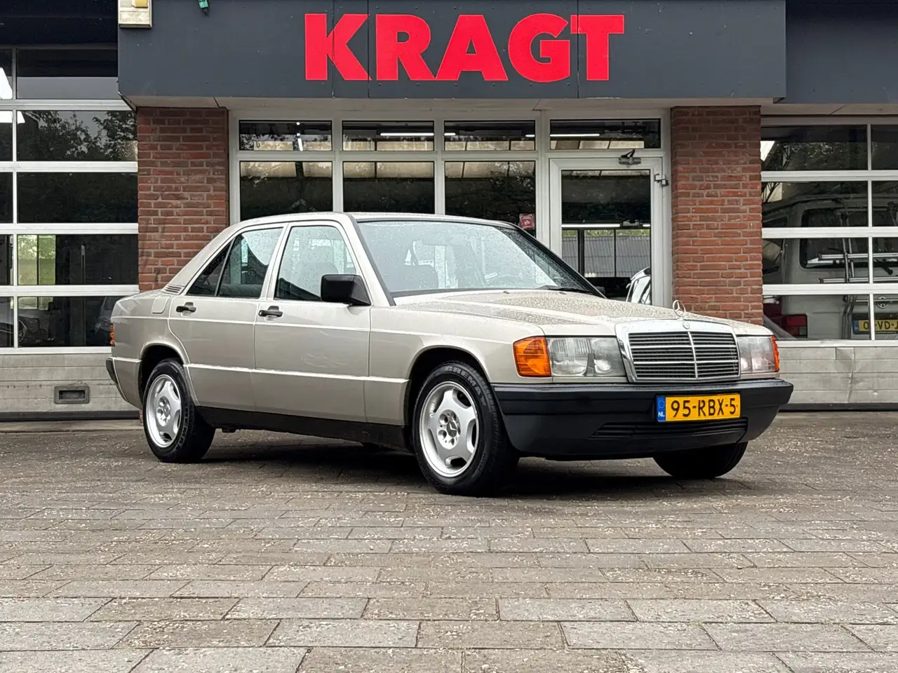 Mercedes-Benz 190 2.0 E - 4 bak - wegenbelastingvrij -, foto 2